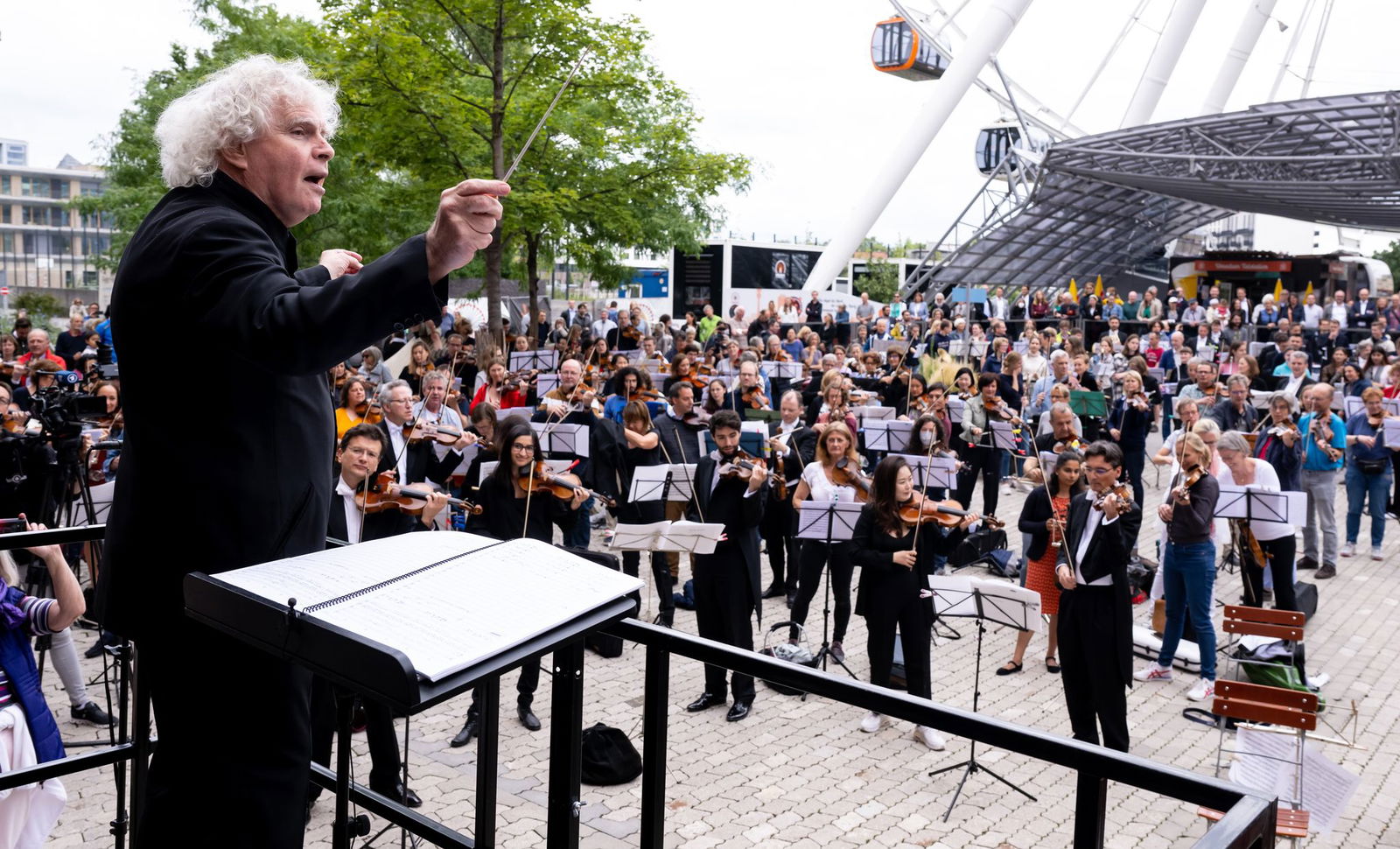 Instrumentalunterricht als Luxusgut? Das darf nicht sein, findet Stardirigent Simon Rattle. 