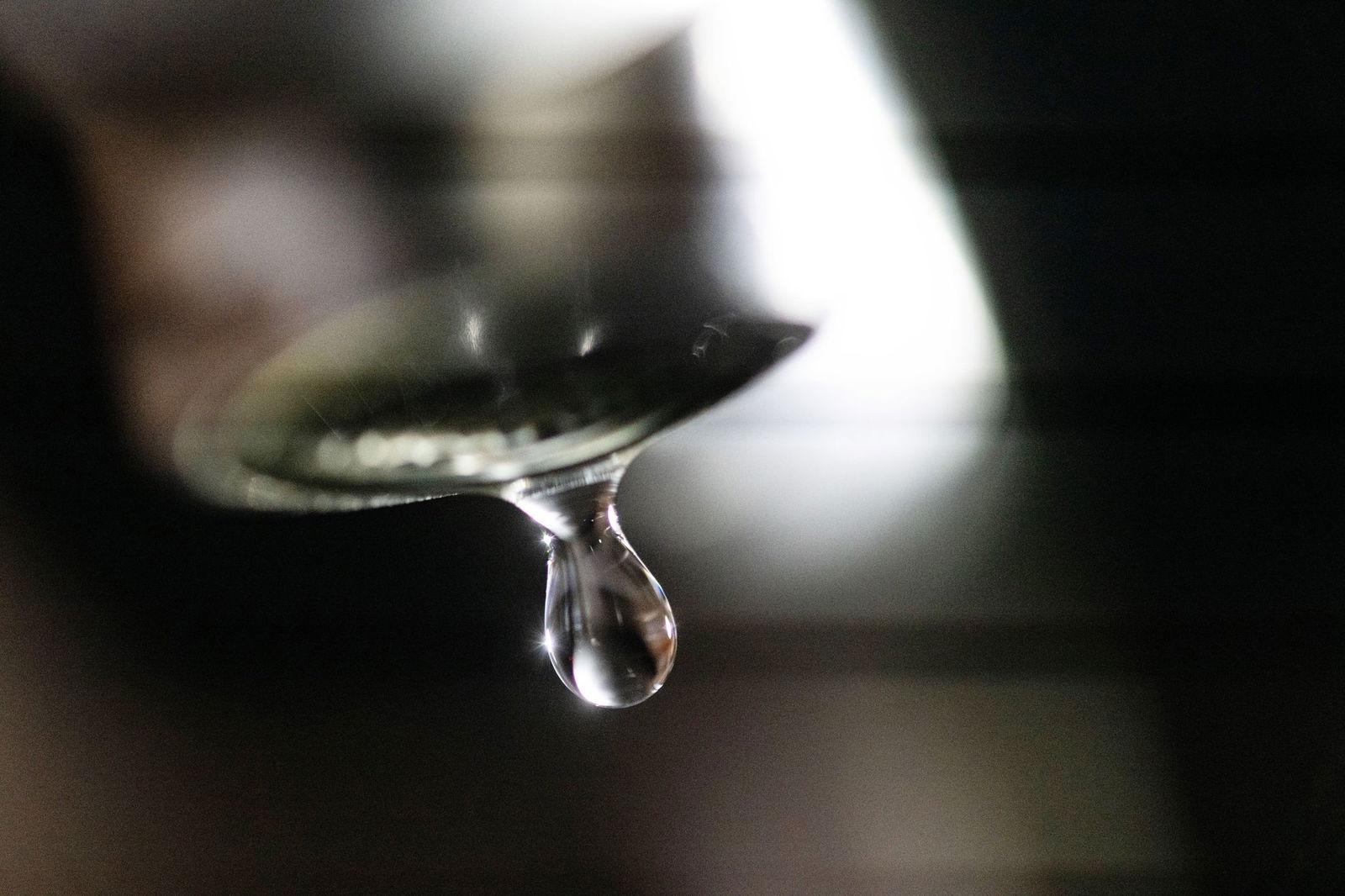 In den vergangenen Jahren mussten Menschen im Südwesten das Trinkwasser häufiger abkochen. (Symbolbild)