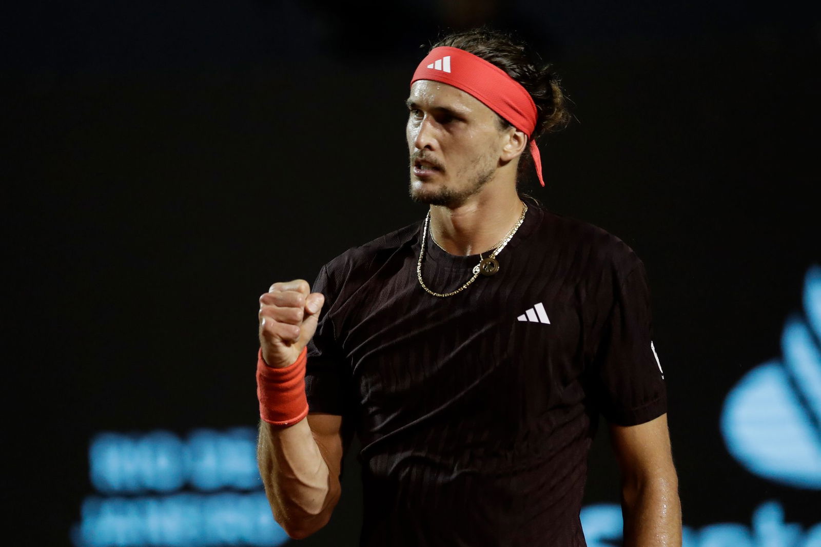 Zverev mühte sich in der Hitze von Rio zum Auftaktsieg.