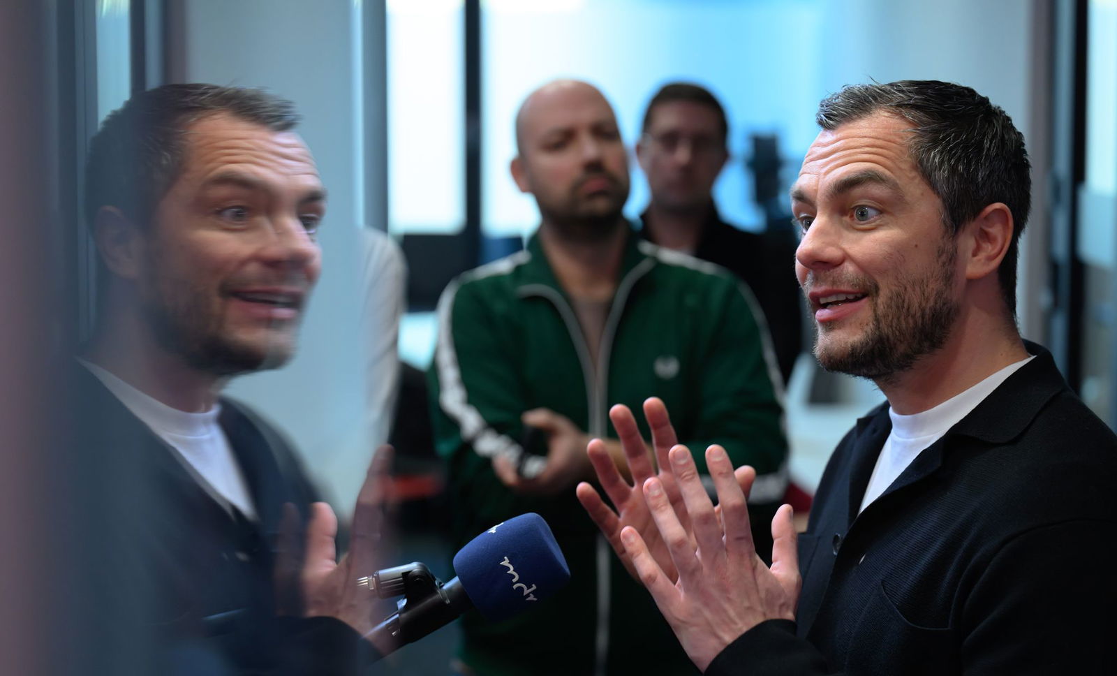 Leipzigs Sportchef Marcel Schäfer hat großes Vertrauen in Trainer Marco Rose.