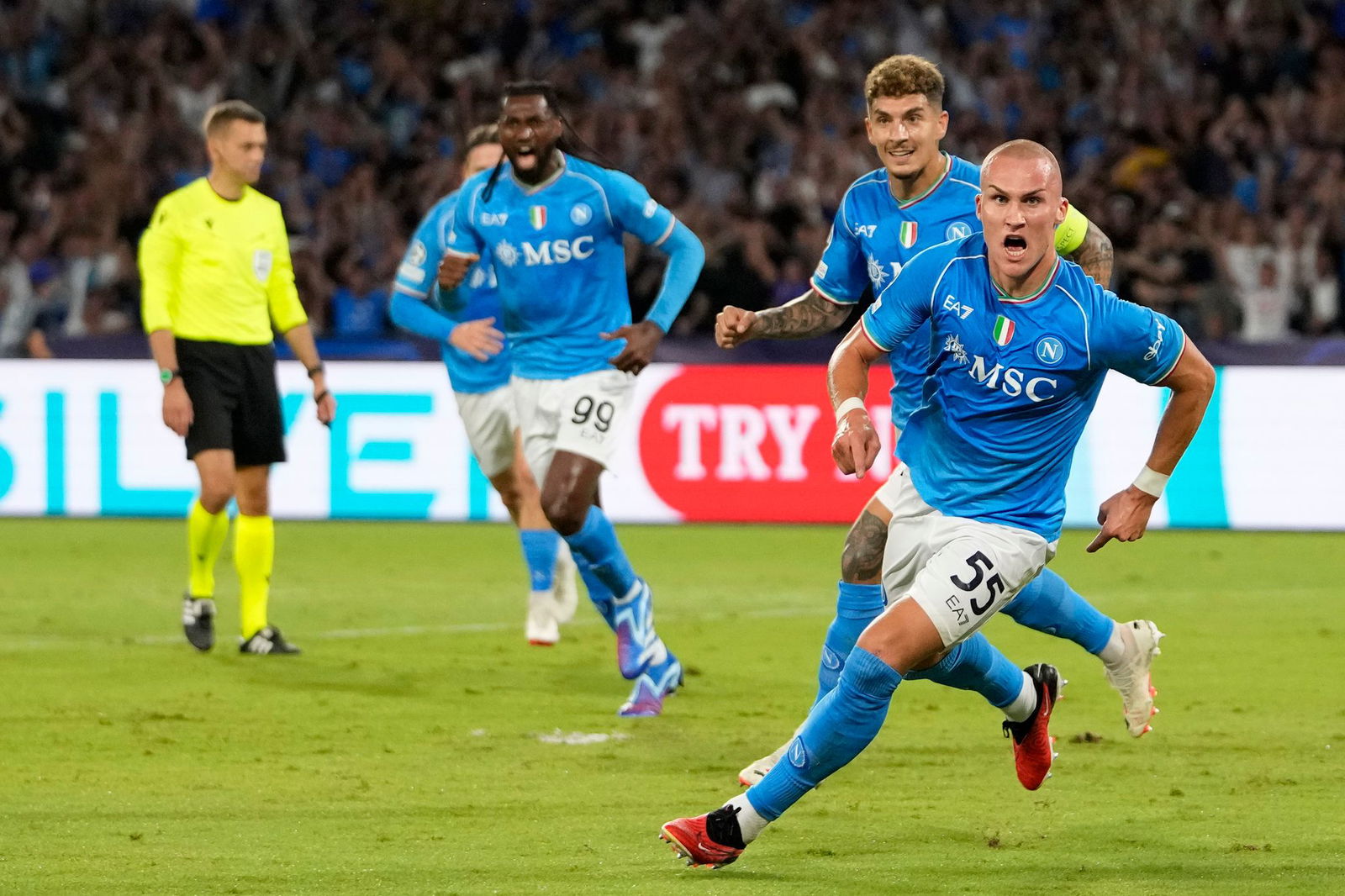 Leo Östigard (r.) wechselt auf Leihbasis zur TSG Hoffenheim.