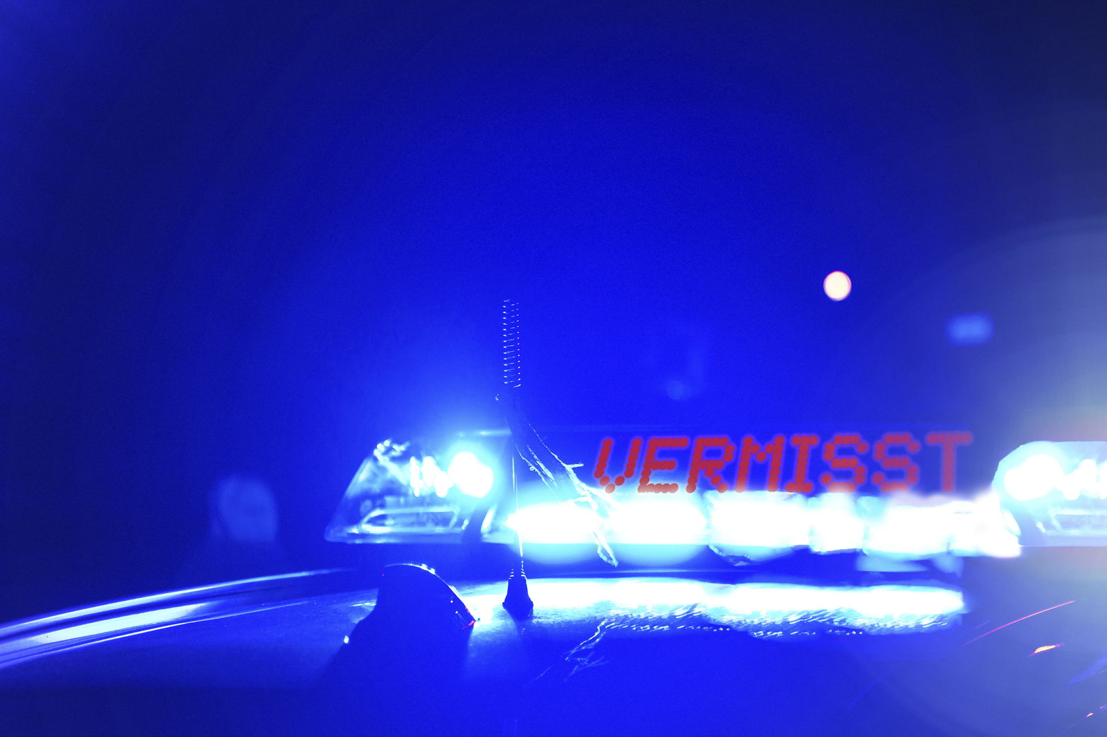 Streifenwagen mit Blaulicht