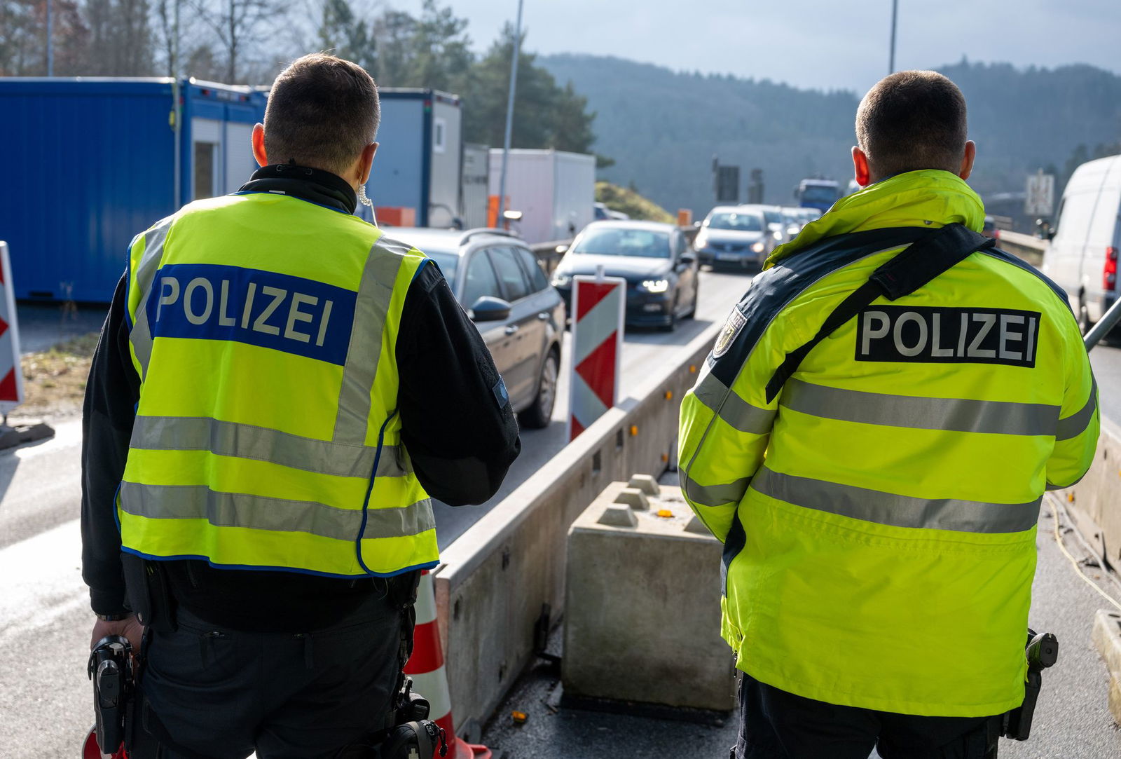 Die stationäre Kontrollstelle an der A64 aus Luxemburg ist rund um die Uhr besetzt (Archivbild)