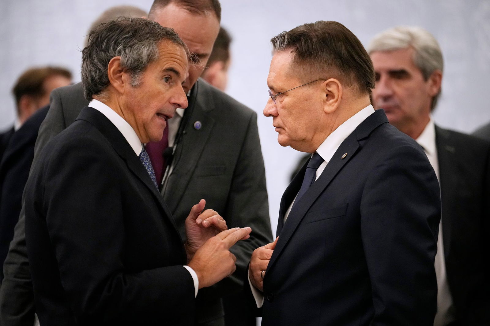 IAEA-Direktor Grossi warnte nach dem Gespräch mit dem Chef der russischen Atombehörde Lichatschow vor der Gefahr steigender Angriffe auf das AKW Saporischschja.