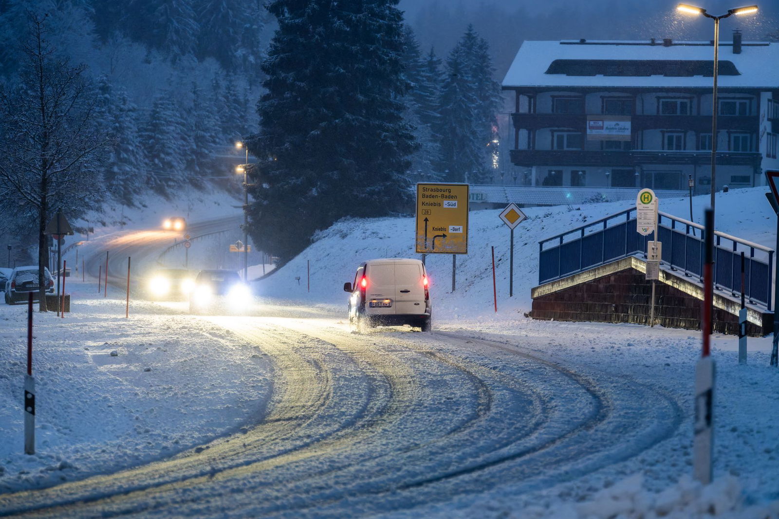Autofahrer sollten vorsichtig fahren.