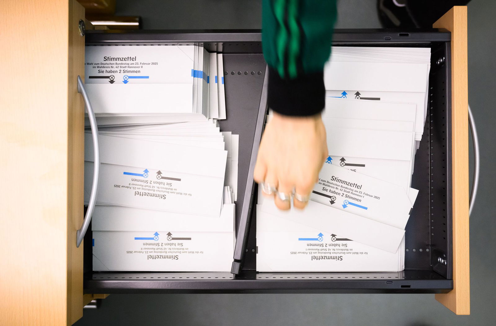 Mehr als 10.000 Wahlhelfer sind im Saarland im Einsatz (Archivbild)