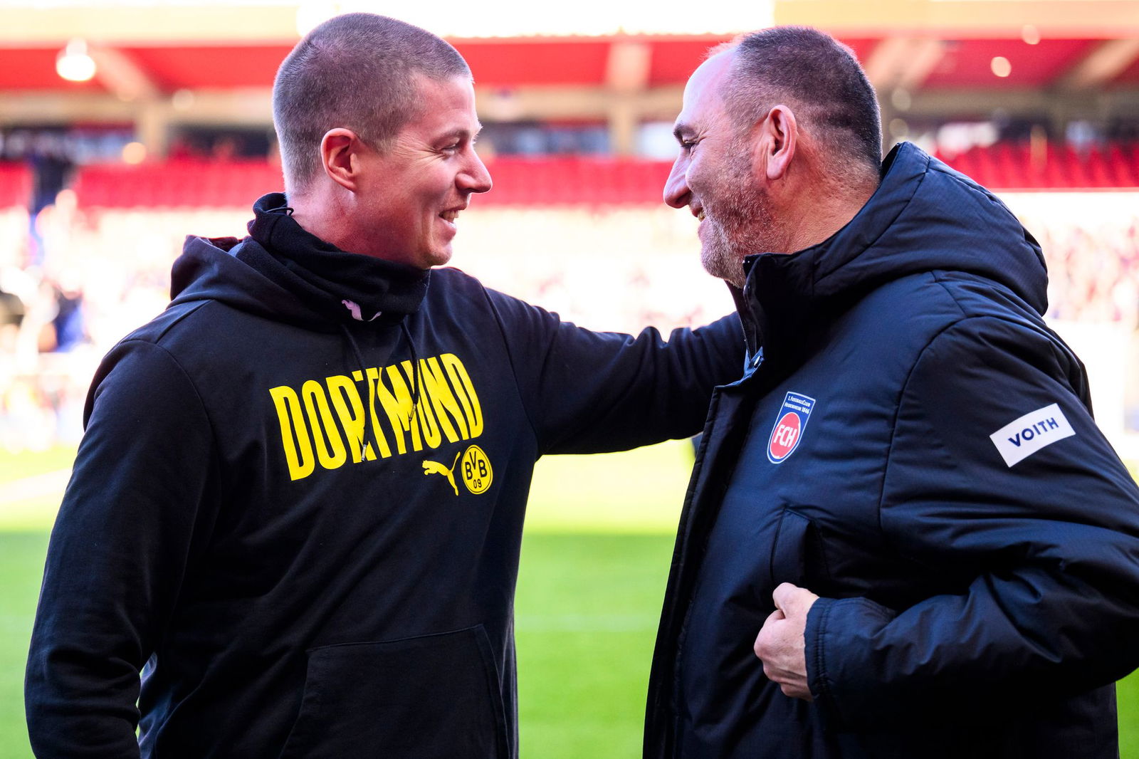 Mike Tullberg (l) saß in Heidenheim zum letzten als Interimstrainer auf der BVB-Bank.