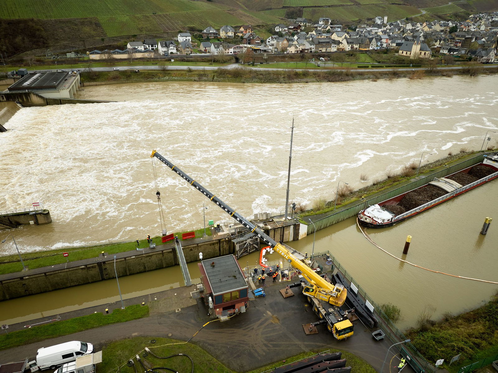 Das Tor der Schleuse wurde bei dem Unfall schwer beschädigt. (Archivbild)