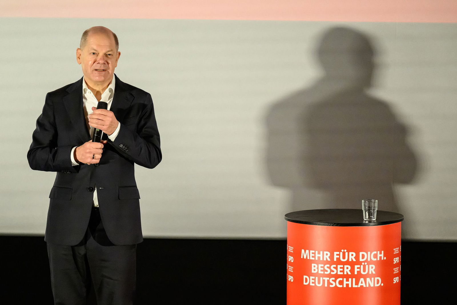 Europa brauche Einigkeit für die Ukraine und die eigene Sicherheit, sagte der Bundeskanzler bei einer Wahlkampfveranstaltung.