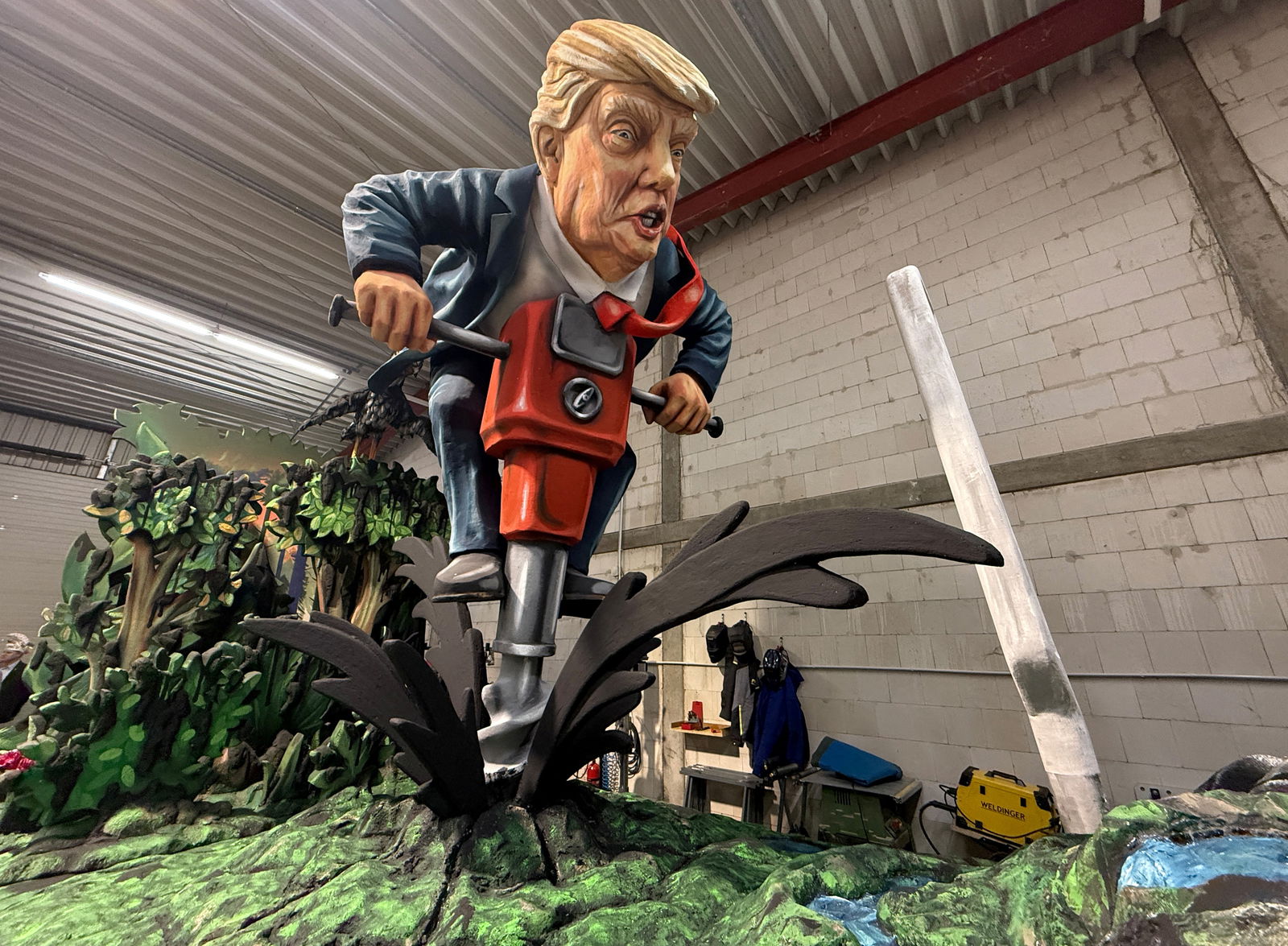 Rosenmontag Motivwagen 2025 Trump