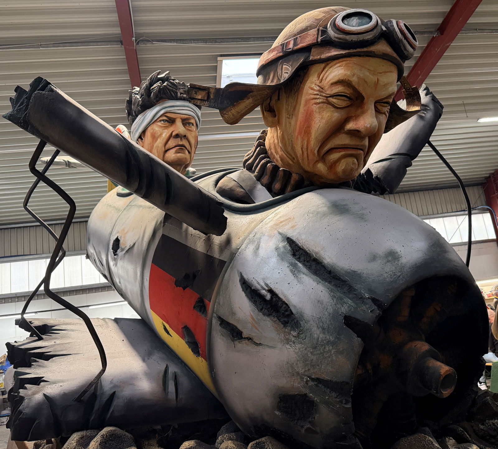 Rosenmontag Motivwagen 2025 Olaf Scholz und Robert Habeck