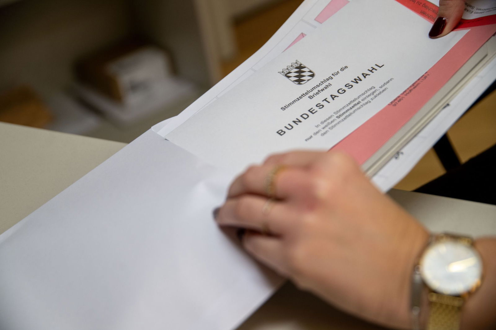 Die Städte verschicken zurzeit erste Briefwahlunterlagen. (Symbolbild)