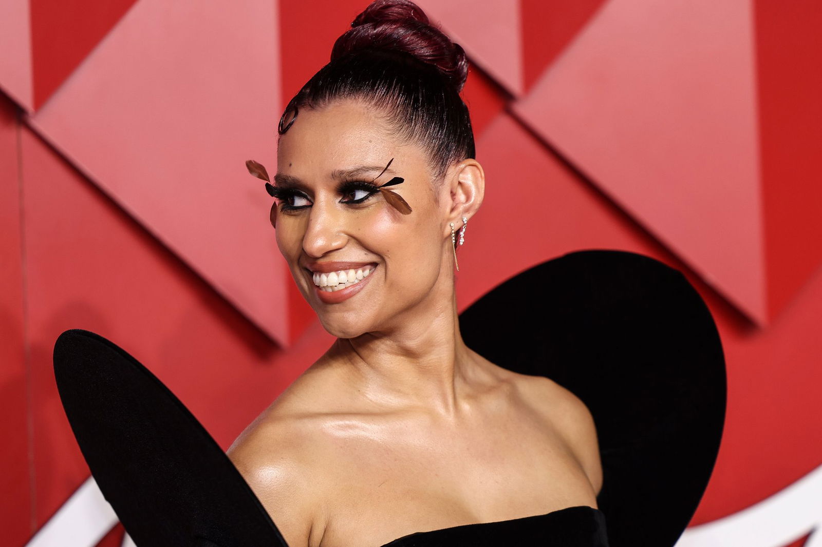 Der britische Star Raye ist als Sängerin zur Oscar-Show eingeladen worden. (Archivbild) 