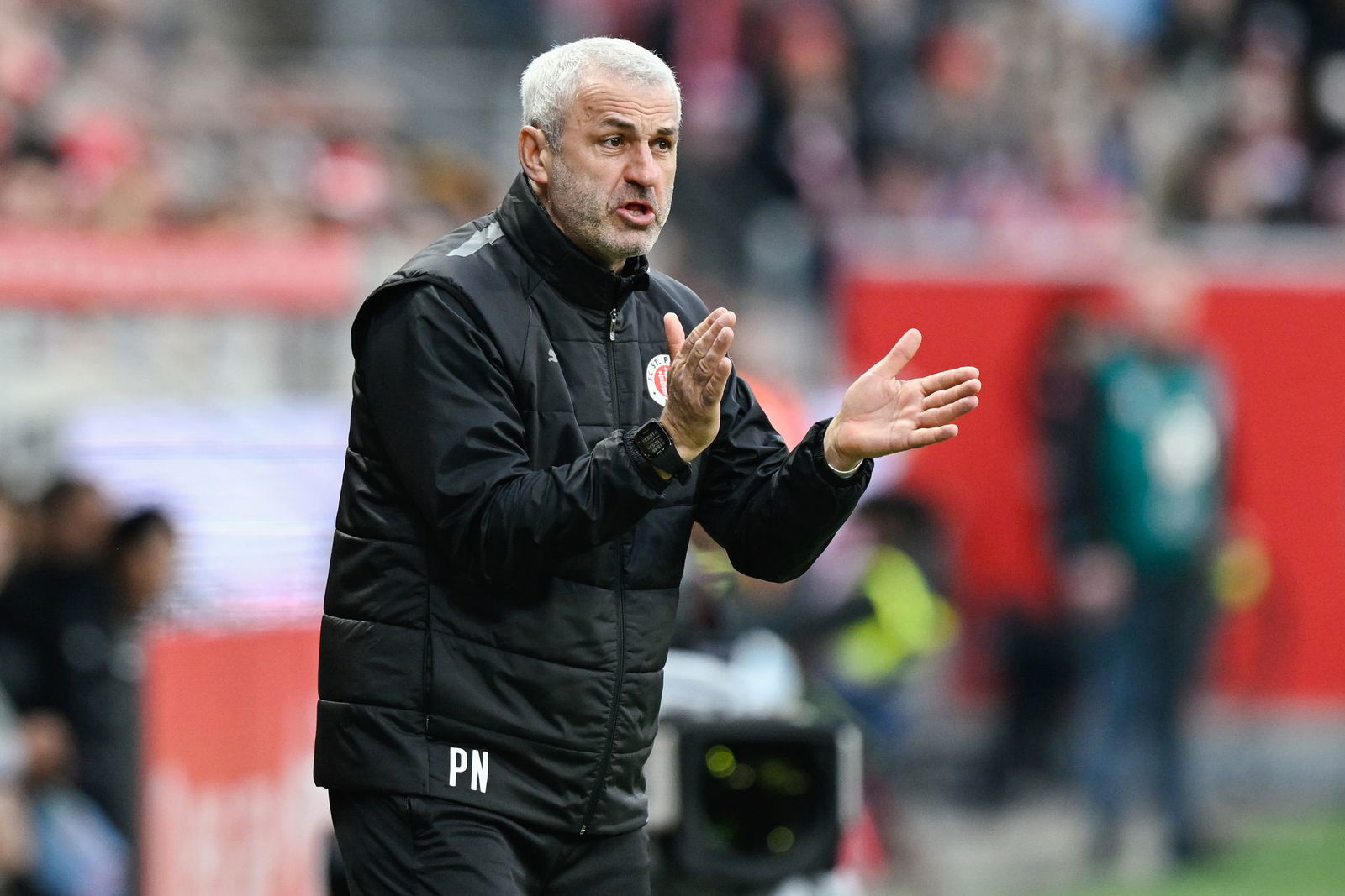 Für den gesperrten Alexander Blessin auf der Bank: Peter Nemeth