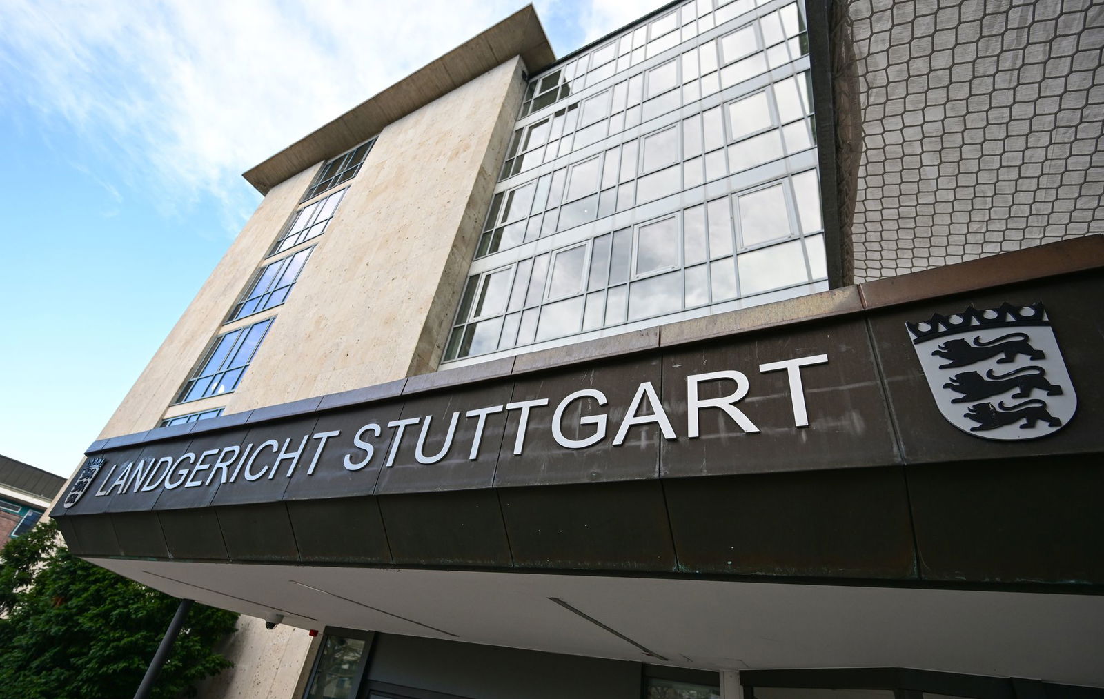 Nach einem vorgetäuschten Überfall auf einen Geldtransporter wurden zwei frühere Mitarbeiter des Unternehmens verurteilt. (Symbolbild)