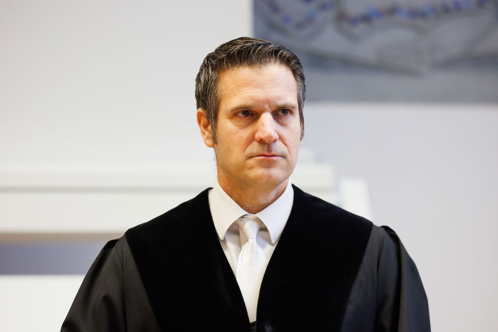 Der Vorsitzende Richter Matthias Weidemann sagte, das Gericht werde auch das Mordmerkmal der niedrigen Beweggründe in Betracht ziehen. 
