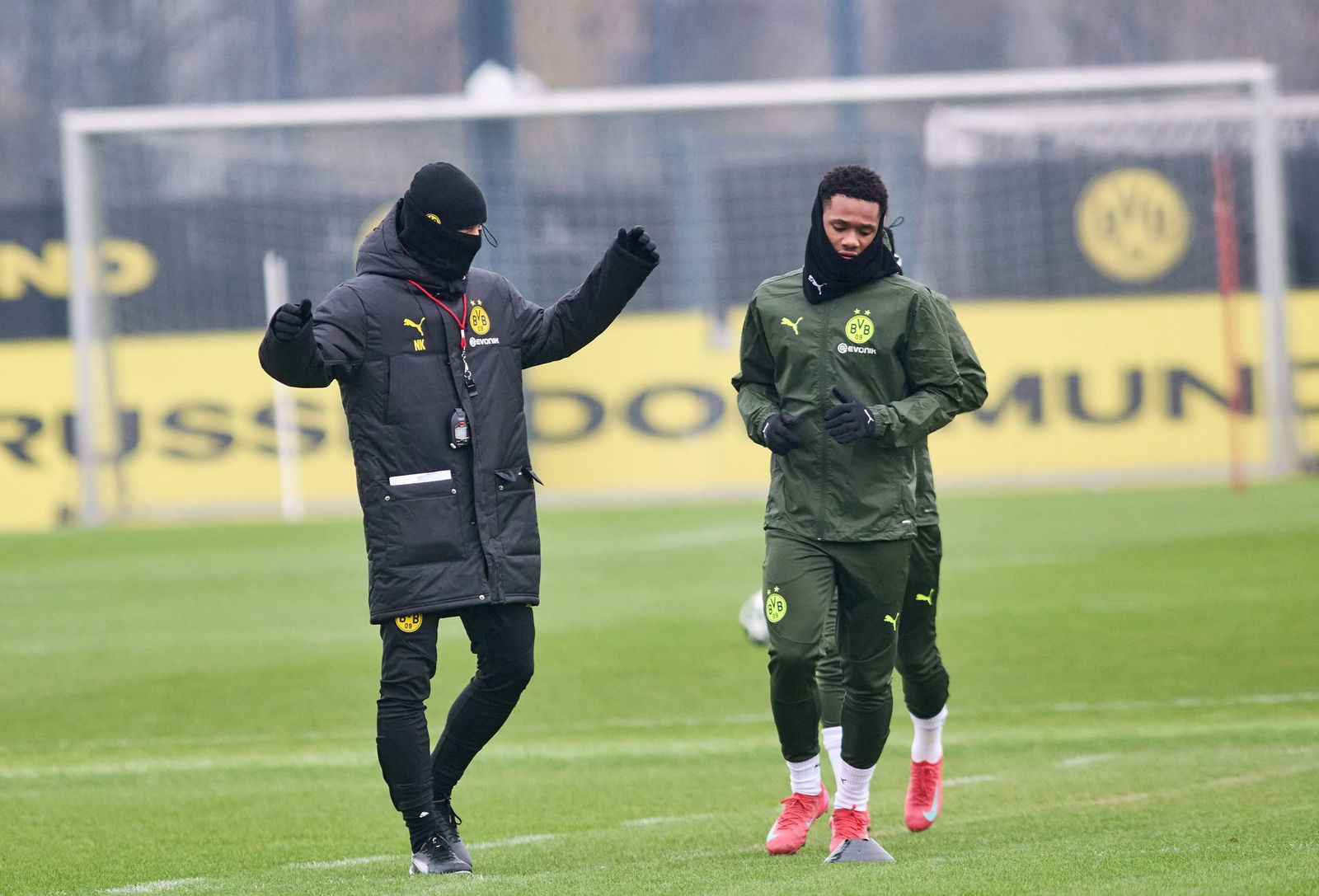 Niko Kovac musste sich beim Abschlusstraining in Dortmund warm anziehen.