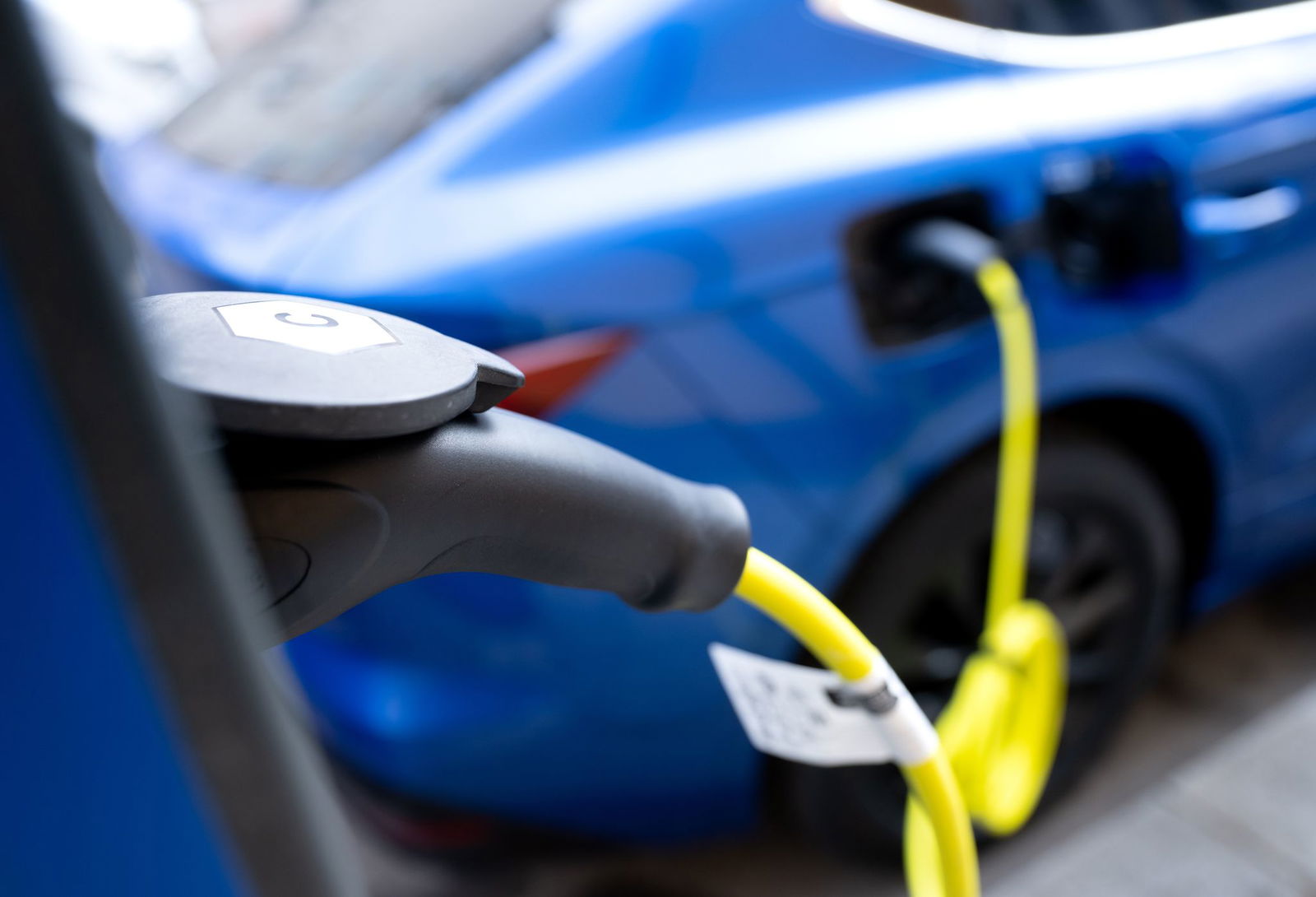 Ob eine Ladesäule gut ausgelastet ist, hängt stark davon ab, wo sie steht, wie schnell sie lädt und ob kundenträchtige Einrichtungen wie Super- oder Baumärkte in der Nähe sind (Archivbild).  