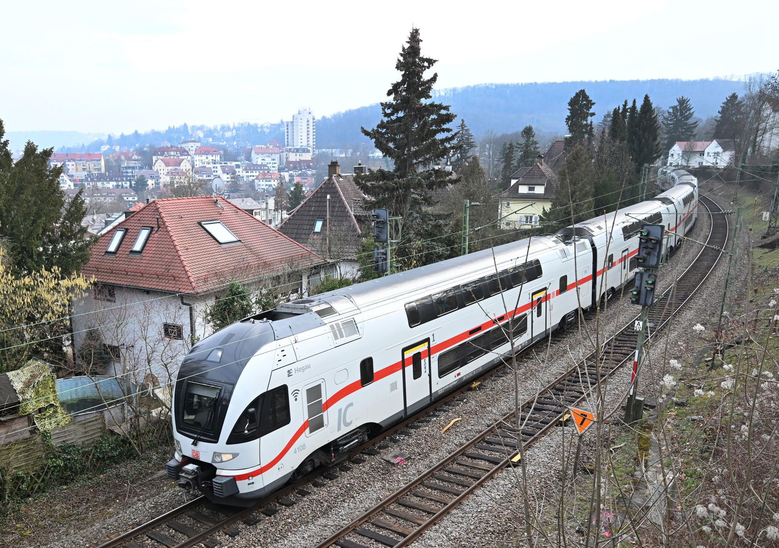Bislang fährt die Gäubahn über die sogenannte Panoramabahn bis zum Stuttgarter Hauptbahnhof. Wegen Bauarbeiten zu Stuttgart 21 soll sie künftig schon im Stadtteil Vaihingen enden. 