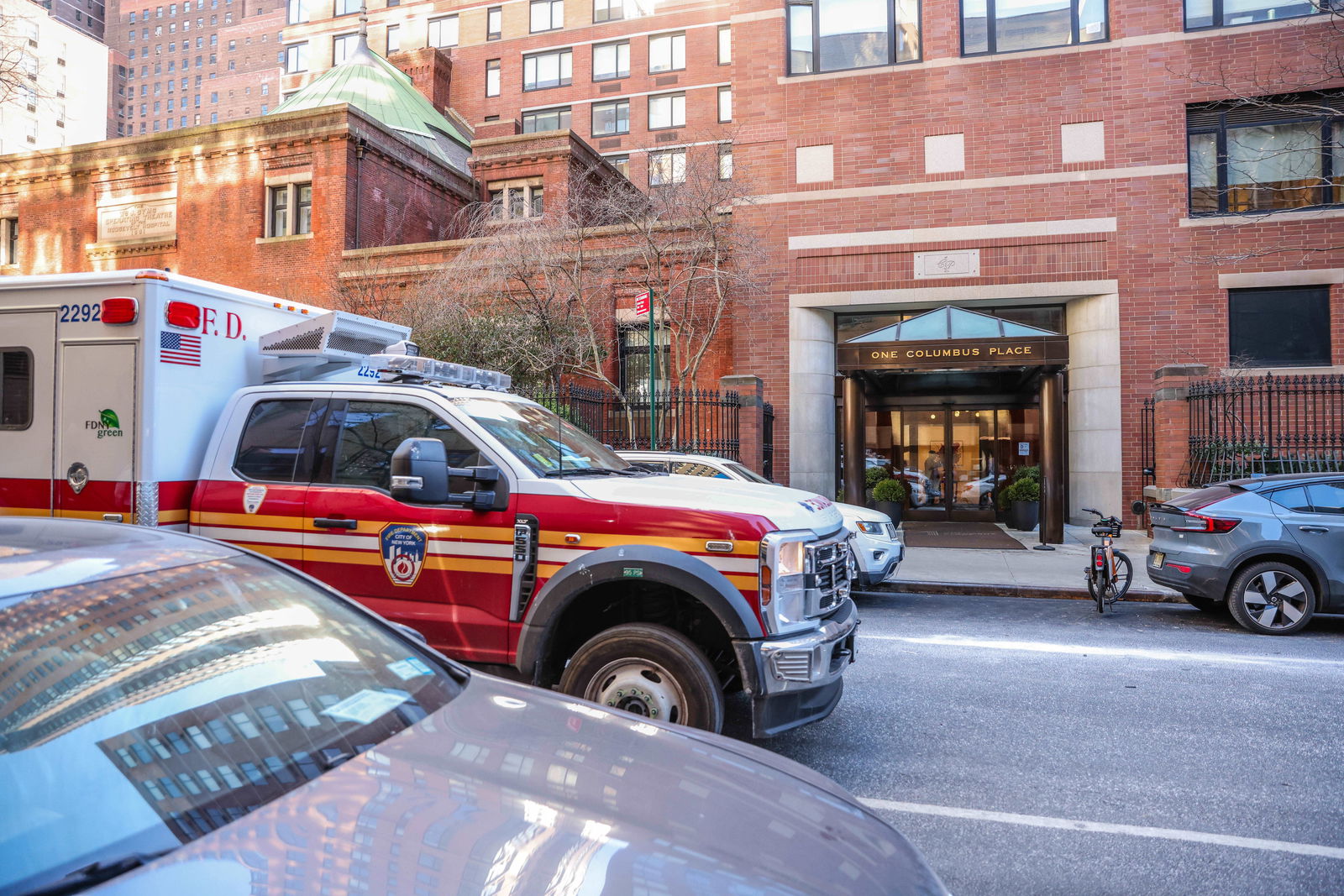 Am Mittwoch bestätigte die New Yorker Polizei gegenüber dem Fernsehsender ABC News den Tod der Schauspielerin, die leblos in ihrem Appartement im "One Columbus Place" aufgefunden wurde
