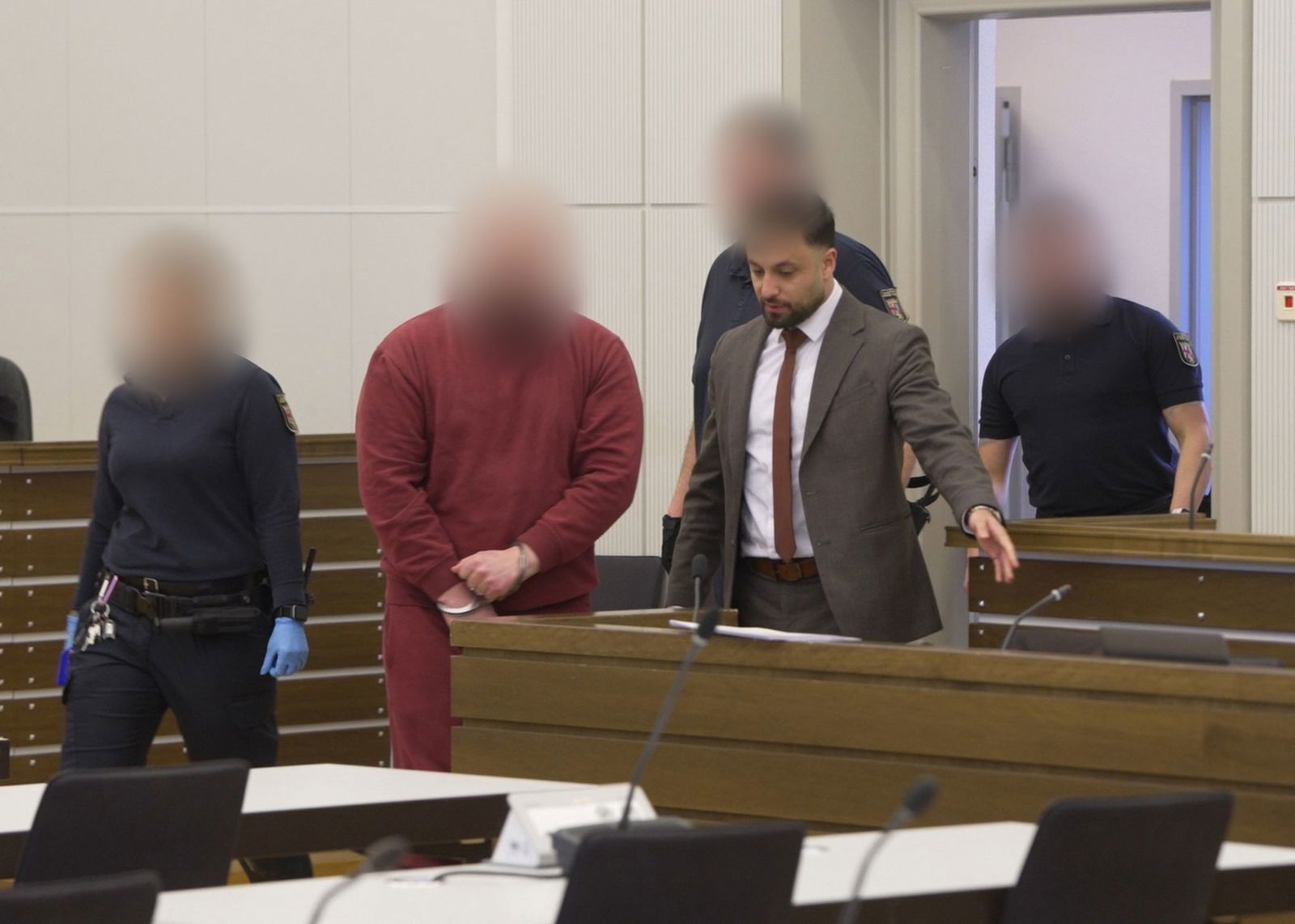 Der 29-Jährige soll laut Anklage versucht haben, aus niedrigen Beweggründen zu töten. 