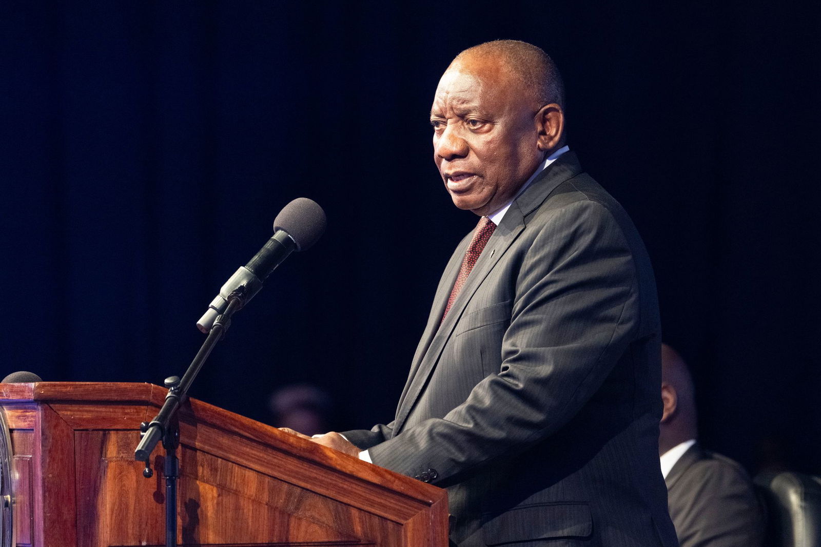 Südafrikas Präsident Cyril Ramaphosa spricht auf der Eröffnungssitzung des G20-Außenministertreffens in Johannesburg, Südafrika.