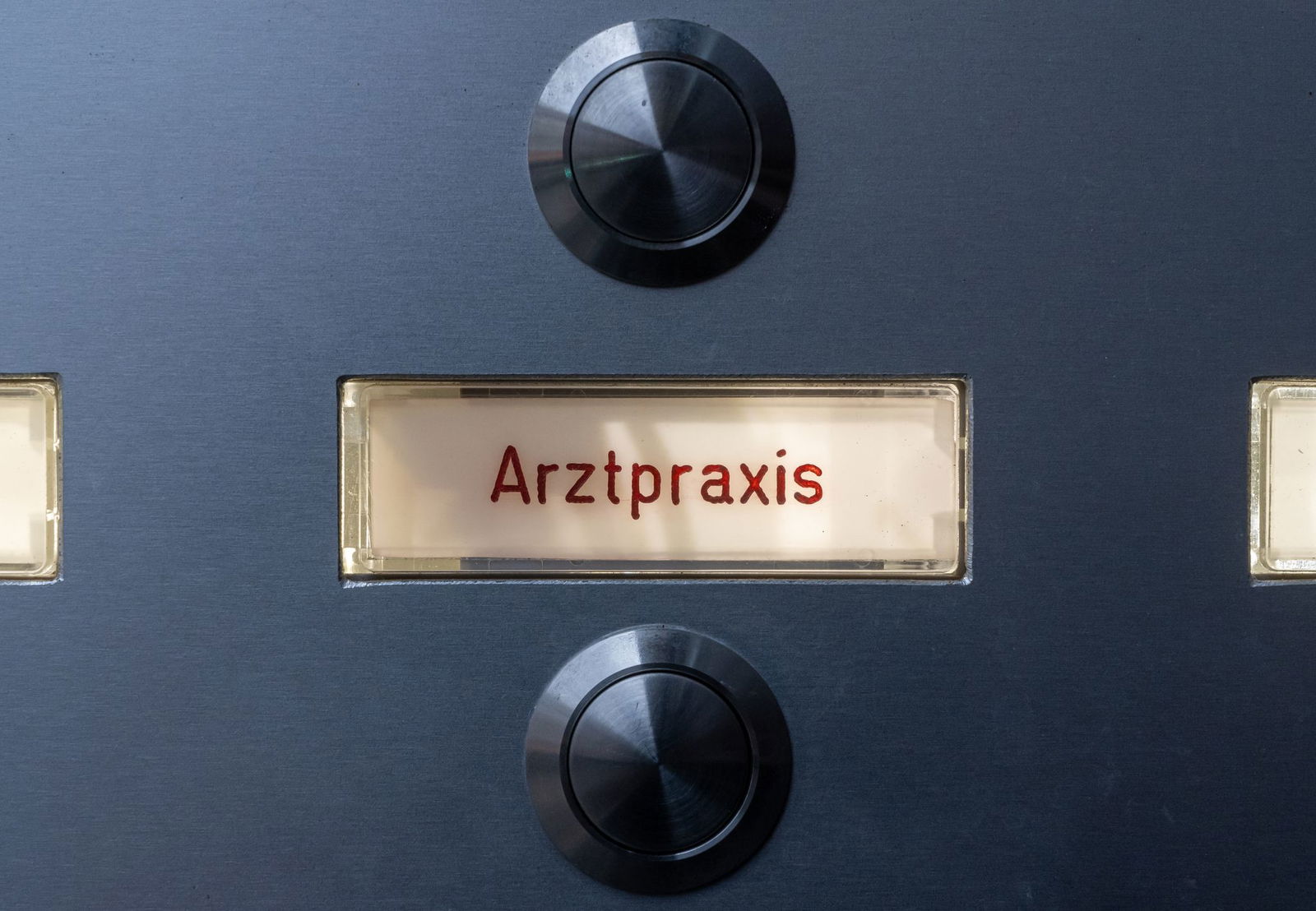 Laut Kassenärztlicher Vereinigung sehen sich Arztpraxen mit einer enormen Ansprüchen von Seiten der Patienten konfrontiert (Archivbild). 