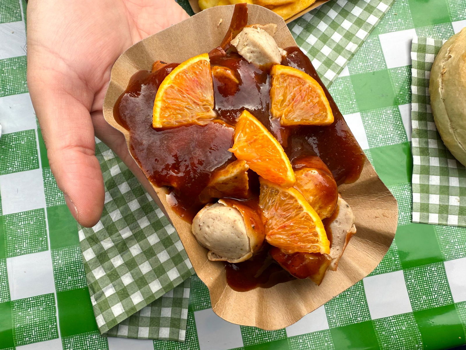 Fruchtige Orangen und Whisky-Soße: Diese Kombination ist laut Standbetreiber sehr beliebt.