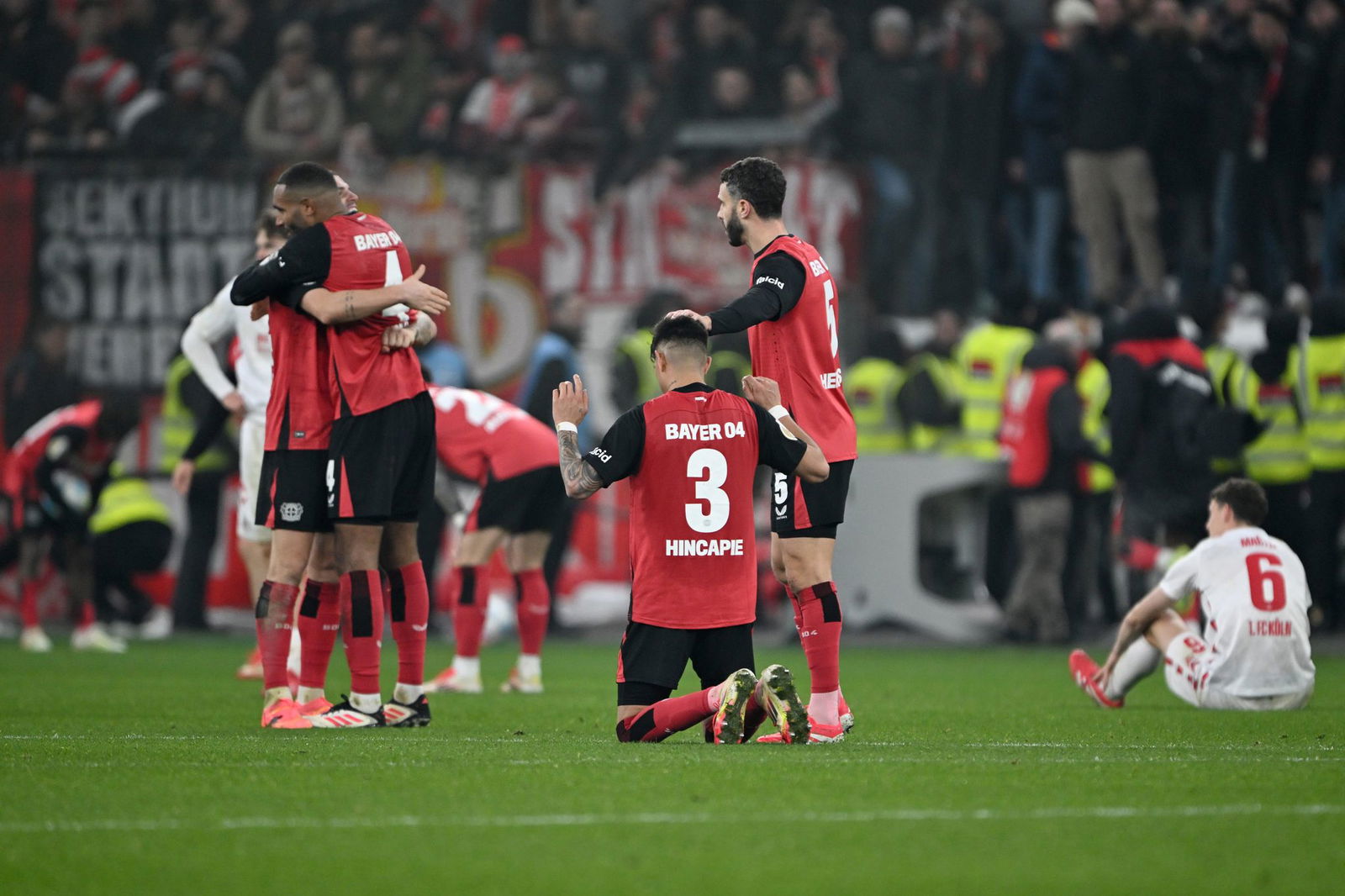 Bayer Leverkusen musste im DFB-Pokal gegen den rheinischen Rivalen aus Köln leiden
