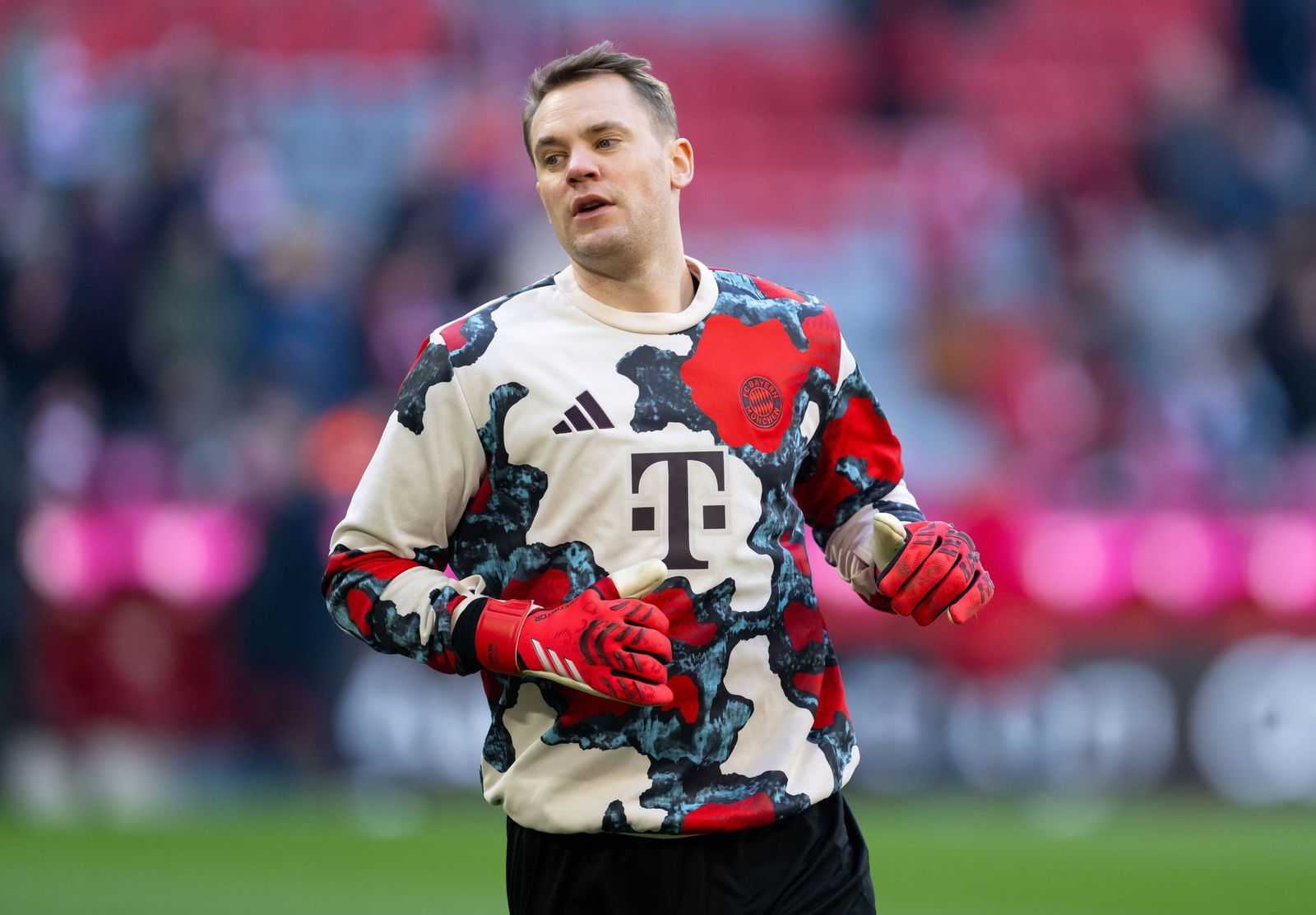 Manuel Neuer hat seinen Vertrag beim FC Bayern noch einmal verlängert.