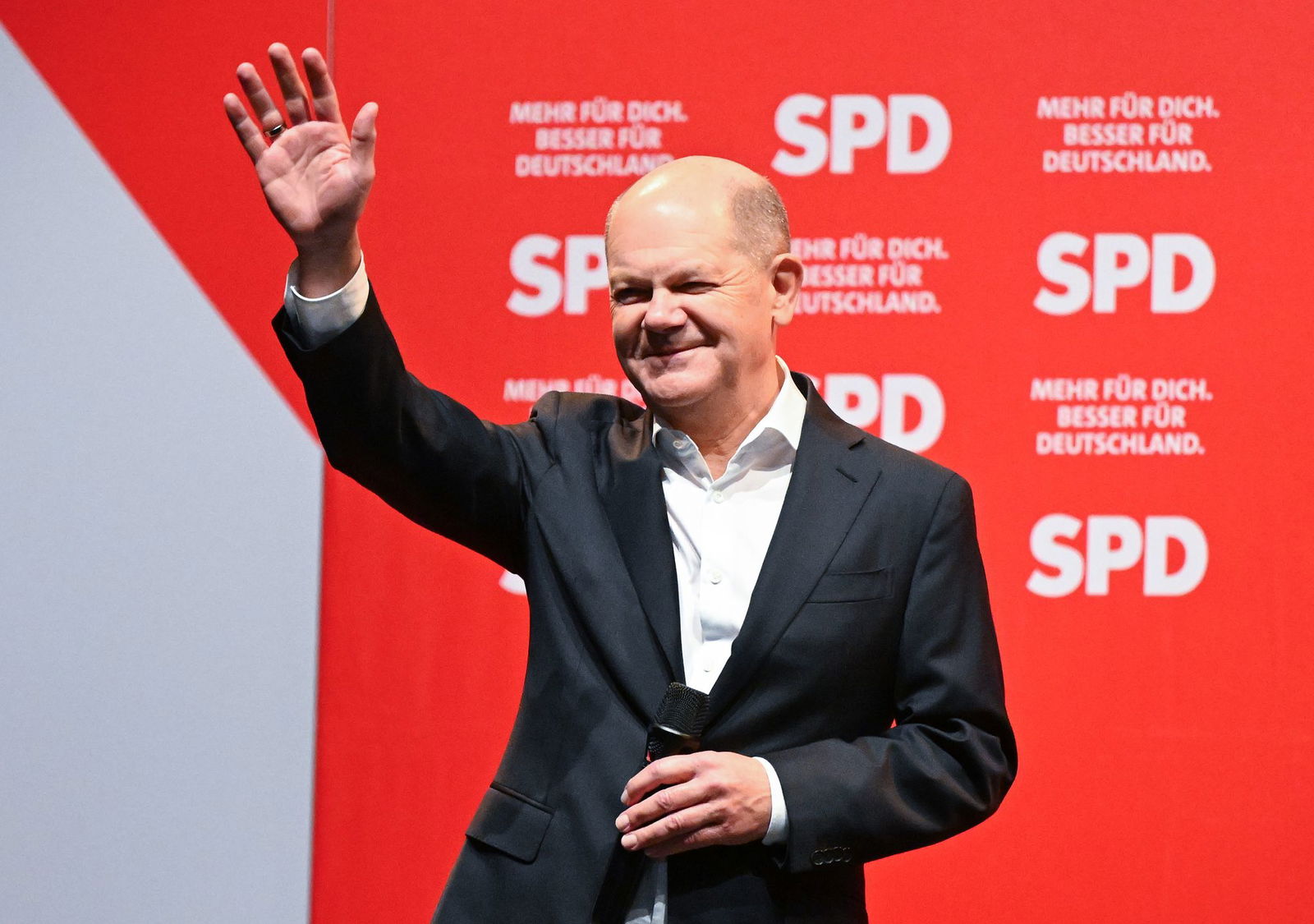 Olaf Scholz muss im Wahlkampf auch mal abseitige Fragen beantworten - etwa, ob er Nutella lieber mit oder ohne Butter isst. 