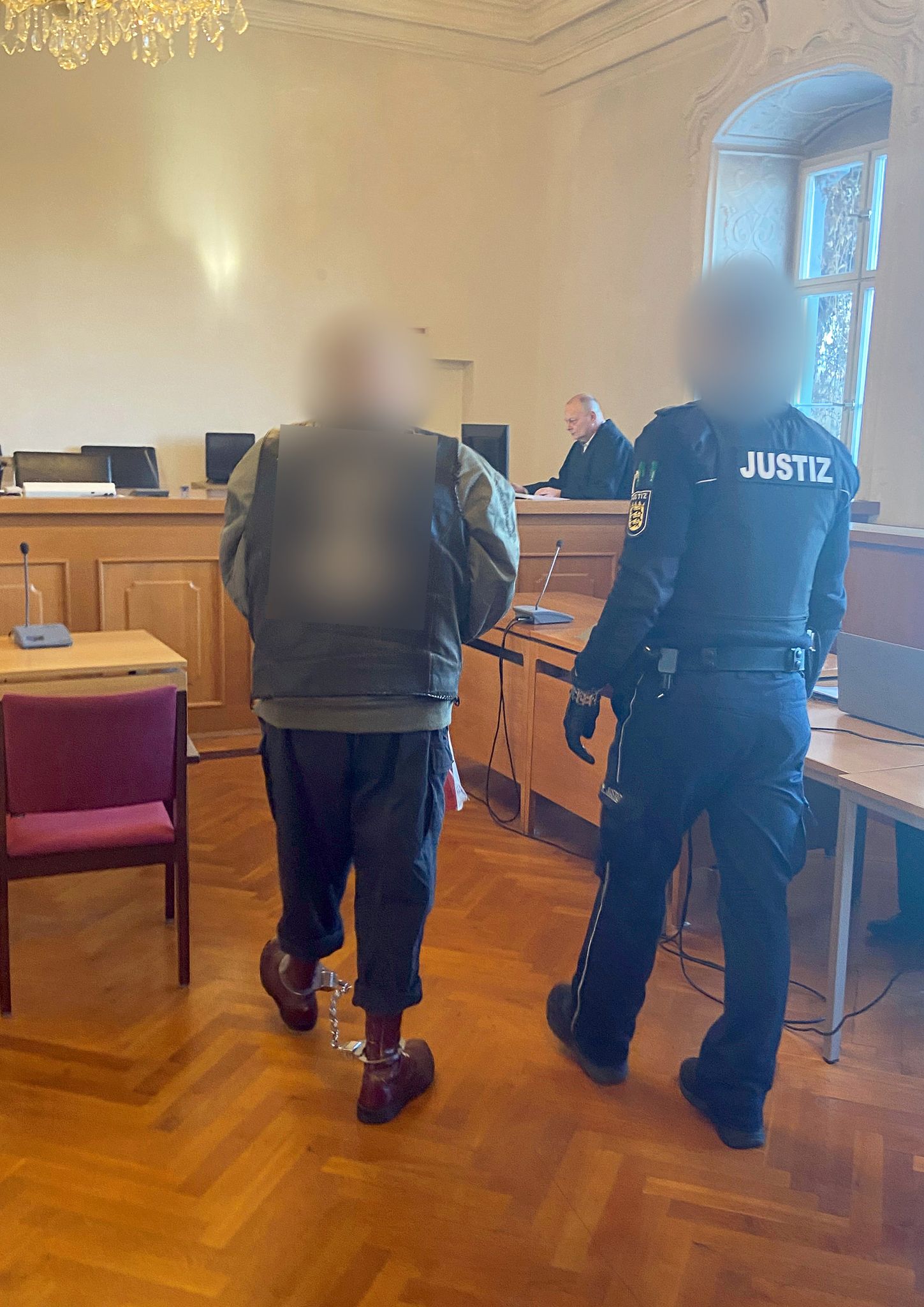 Ein bekennender Nationalsozialist wird wegen unerlaubten Waffenbesitzes verurteilt.