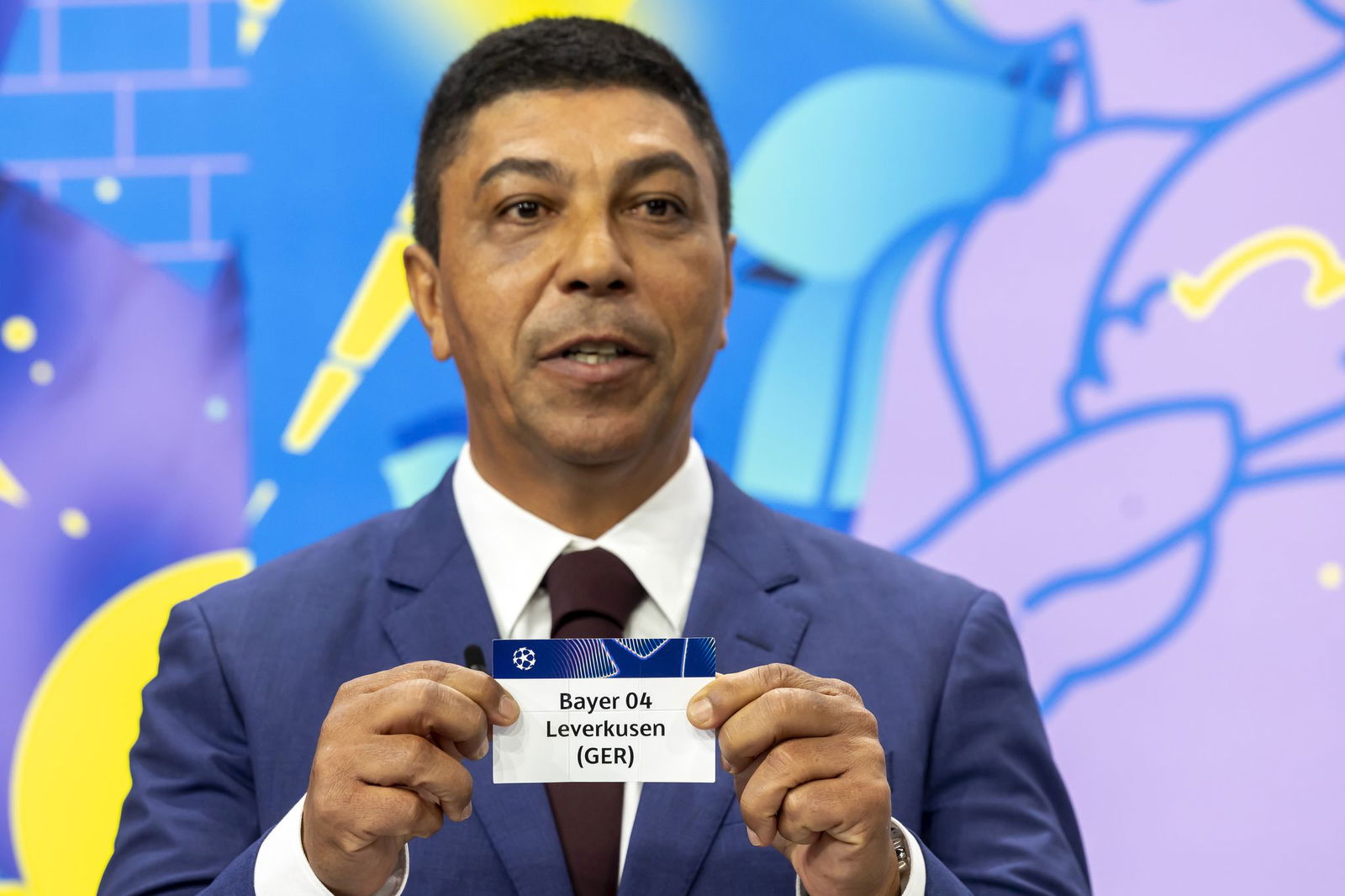 Bayern-Legende Giovane Elber zogt das deutsche Duell.