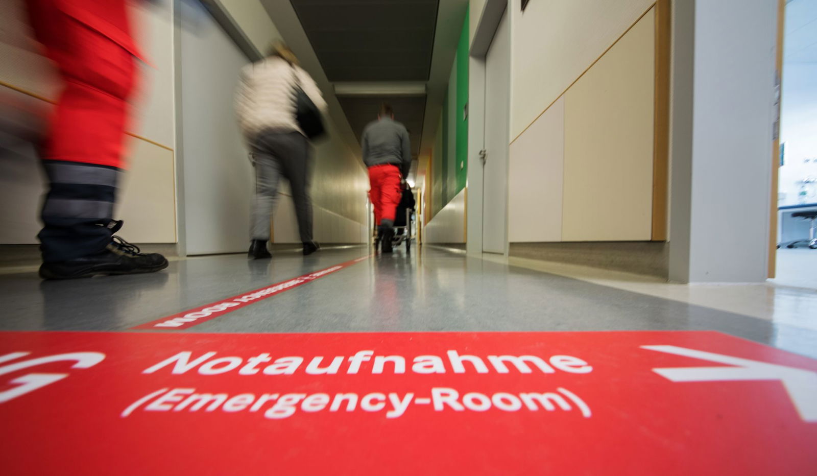 Gesundheitsminister Clemens Hoch (SPD) stellt die für 2025 geplanten Investitionen in Krankenhäuser vor. (Symbolbild)