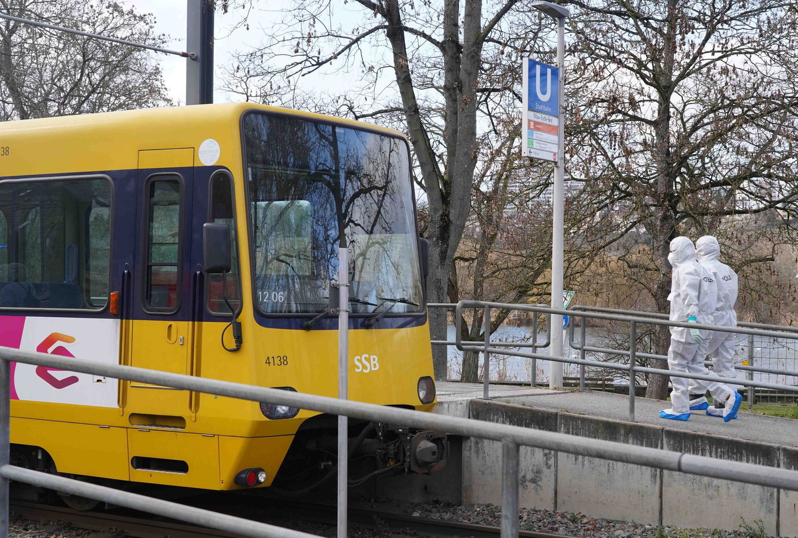 Ein Zwölfjähriger ist bei einem Unfall mit einer Straßenbahn tödlich verletzt worden.