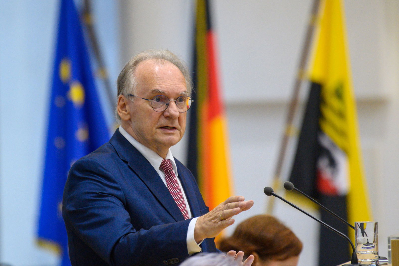 Der US-Chiphersteller Intel hatte angekündigt, in Magdeburg Großfabriken zur Chipherstellung auf der Fläche eines High-Tech-Parks bauen zu wollen. Wegen Problemen am Markt kündigte das Unternehmen zuletzt aber an, als Sparmaßnahme die Pläne zwei Jahre au…