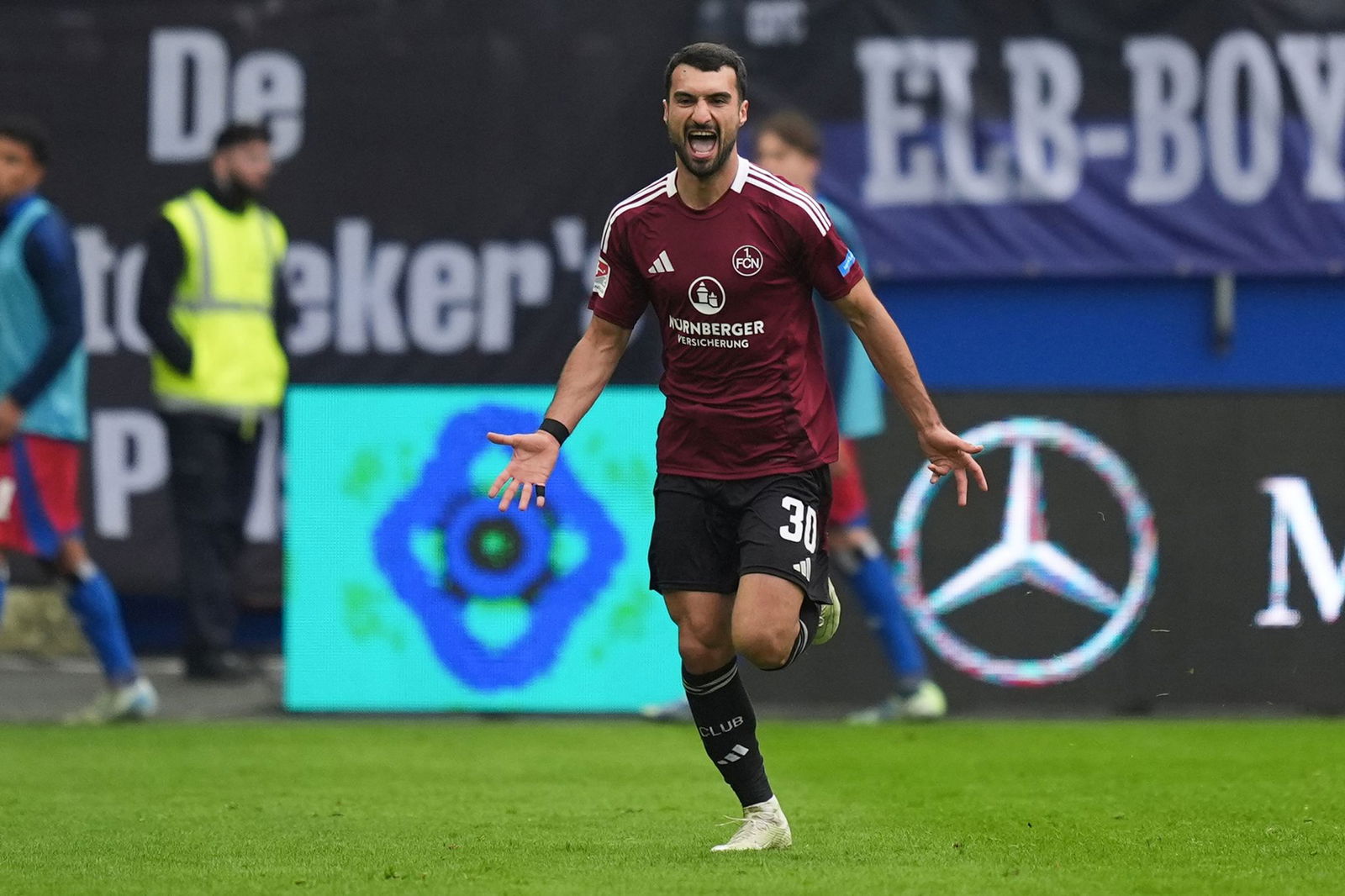 Dieses Bild wird es beim 1. FC Nürnberg wohl nicht mehr geben: Mahir Emreli beim Torjubel.