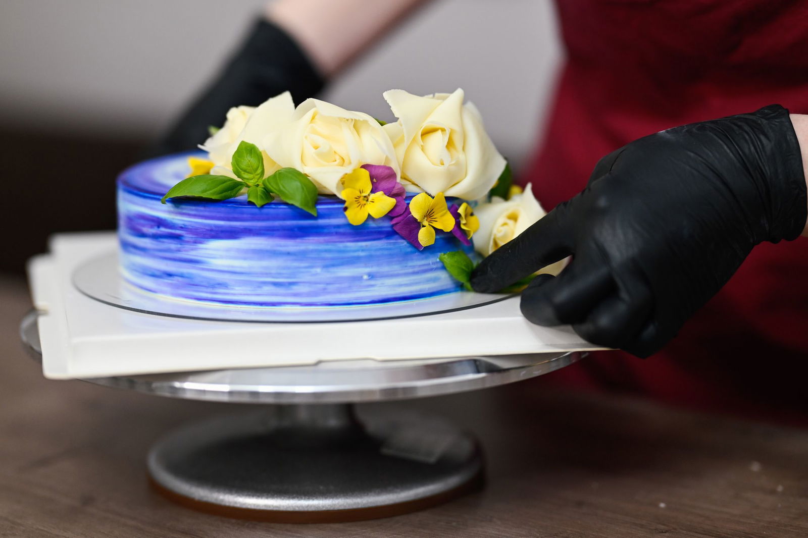 Als Dekoration hat Burkhardt auch Käserosen und essbare Blüten im Angebot.