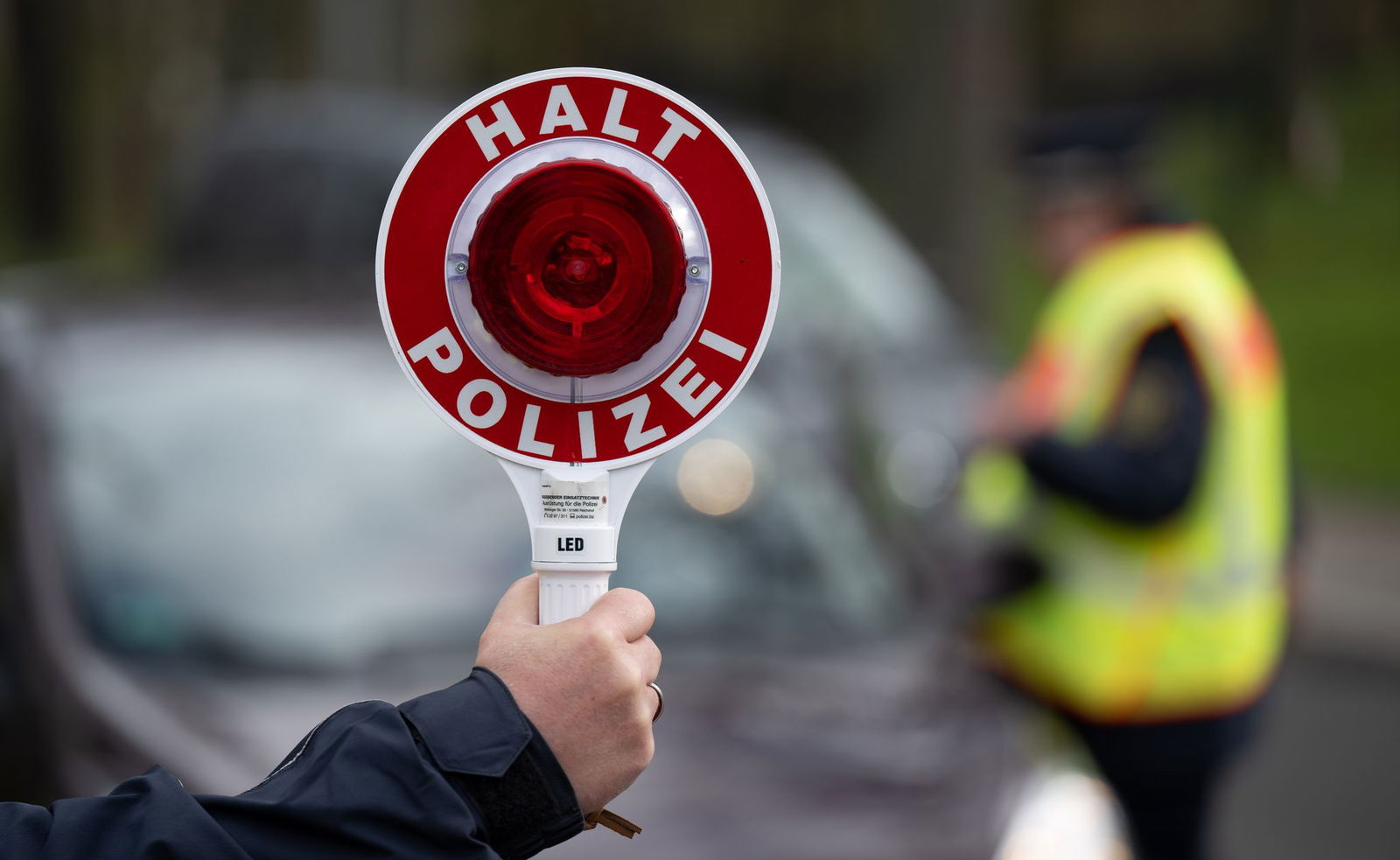 Die Folgen von aggressivem Verhalten sind laut Psychologen meist schlimmer als die Verzögerung beim Fahren. (Symbolbild)