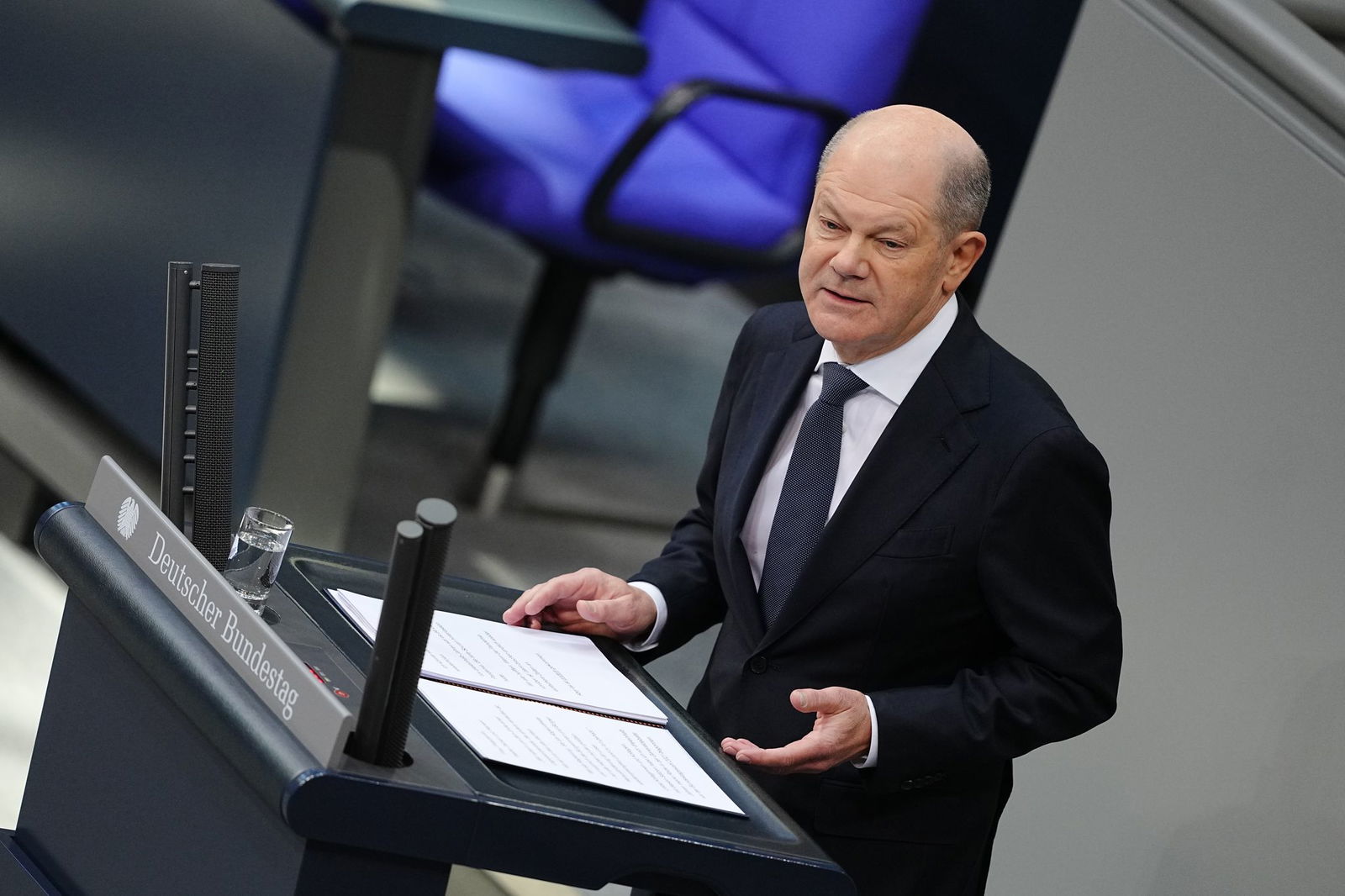 Bundeskanzler Scholz stimmt auf schwierige Zeiten ein und verbreitet Optimismus.