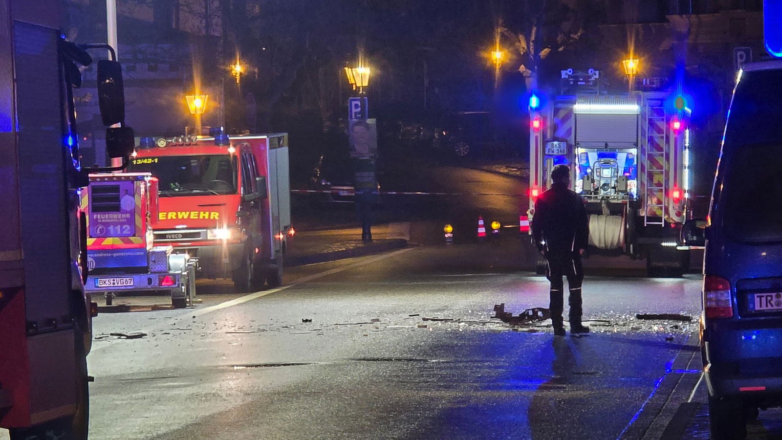 Ob die Kriminellen auch Geld erbeuteten, war zunächst unklar.