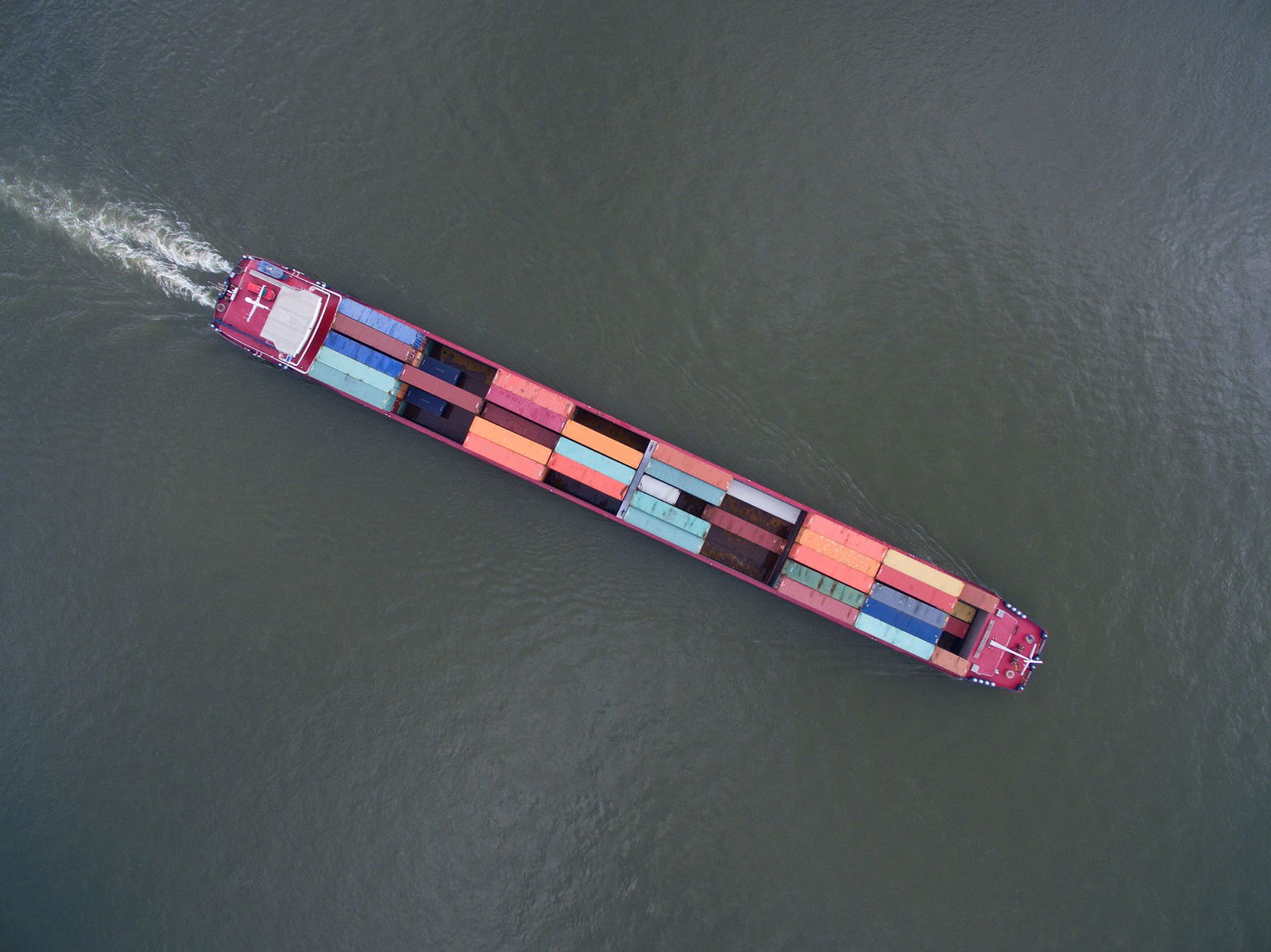 Zumindest bis das Pipelinenetz ausgebaut ist, kommt der Studie zufolge den Binnenhäfen und -schiffen eine wichtige Bedeutung zu. (Archivfoto). 