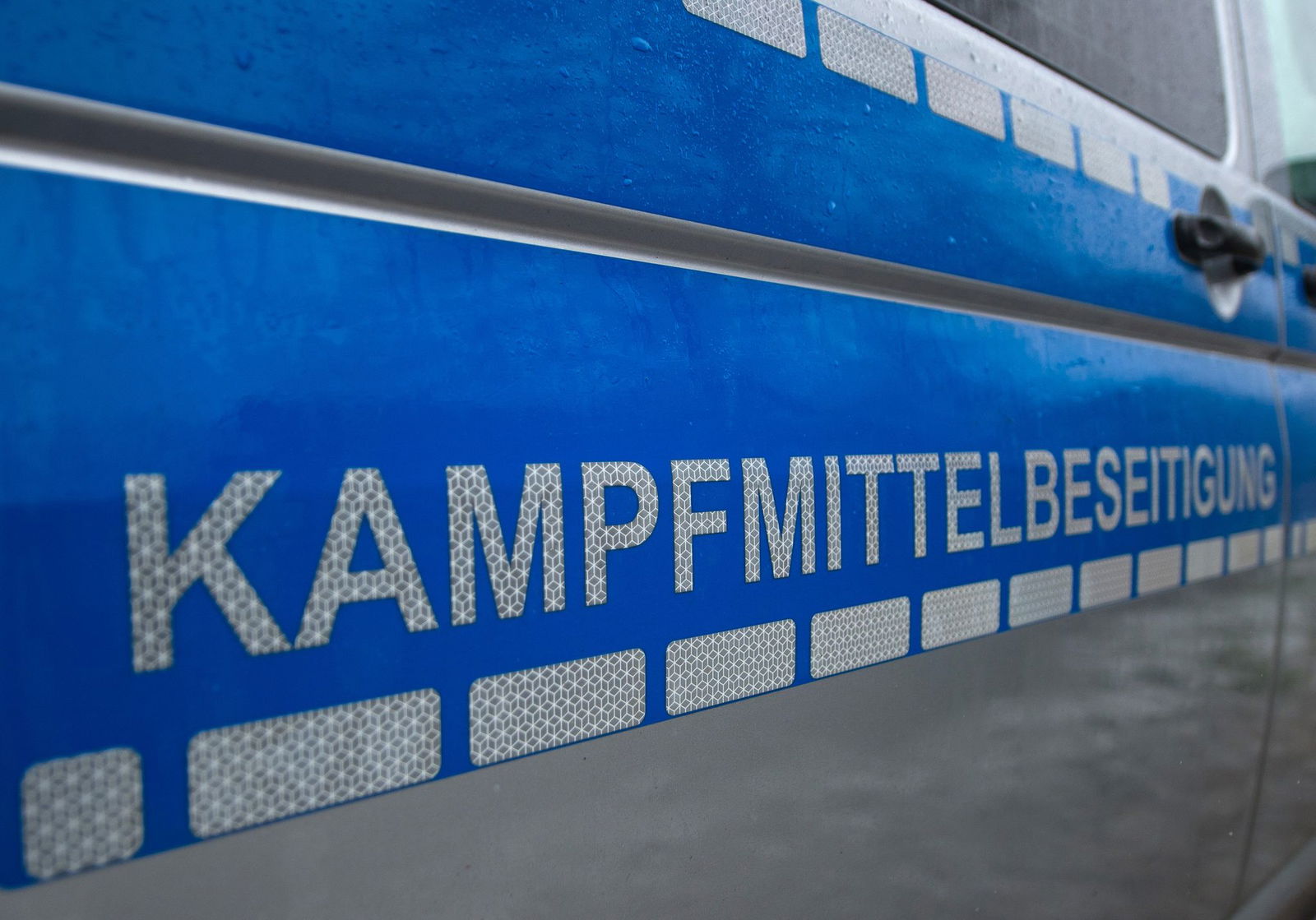 Der Kampfmittelbeseitigungsdienst musste bei einer Wohnungsdurchsuchung anrücken (Symbolbild)