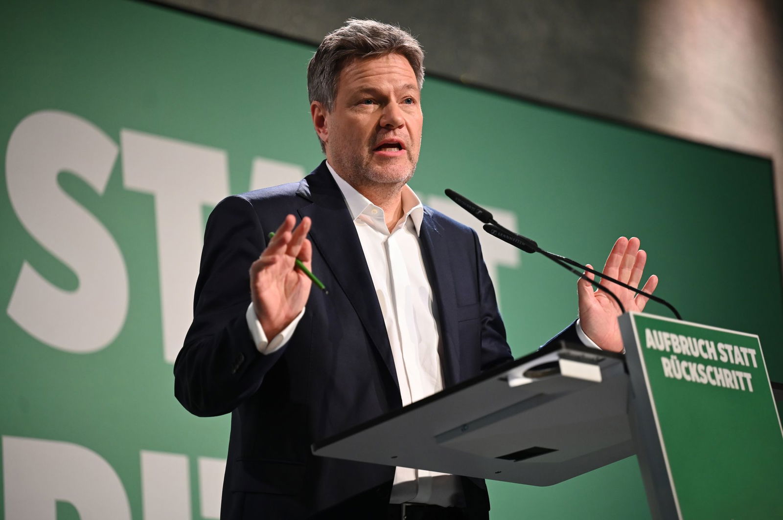 Auch die zweite Prüfung der Plagiatsvorwürfe gegen Robert Habeck durch die Universität Hamburg entlastet den Grünen-Kanzlerkandidaten. (Archivbild)