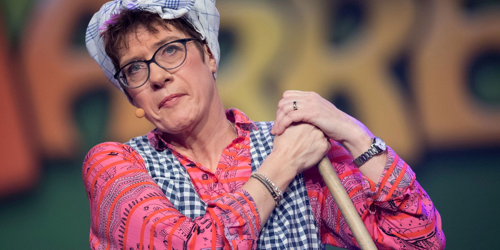 Die ehemalige CDU-Chefin und saarländische Ministerpräsidentin Annegret Kramp-Karrenbauer trat gern als närrische Putzfrau auf. (Archivbild)