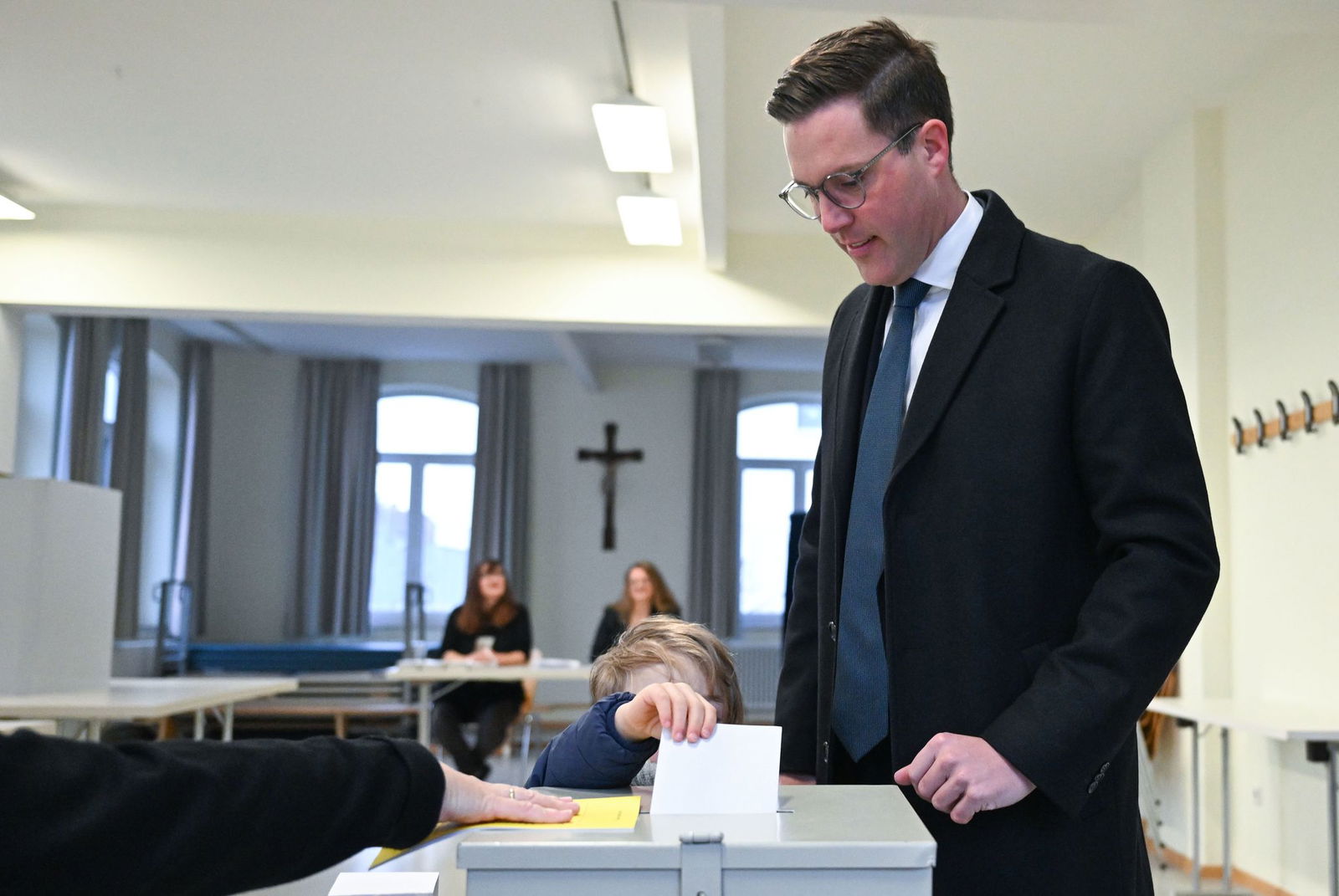 Hagel brachte zur Abstimmung den Nachwuchs mit.