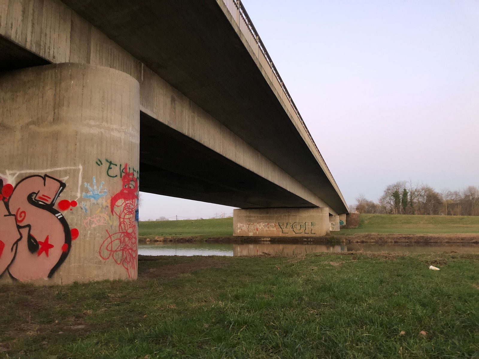 Der Südwesten schützt gefährdete Brücken mit Beschränkungen für den Schwerverkehr. 