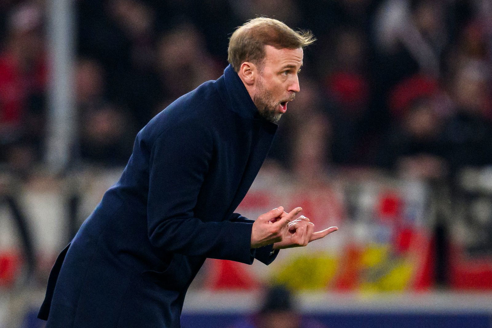 Trainer Sebastian Hoeneß empfängt mit dem VfB am Samstag Borussia Mönchengladbach.