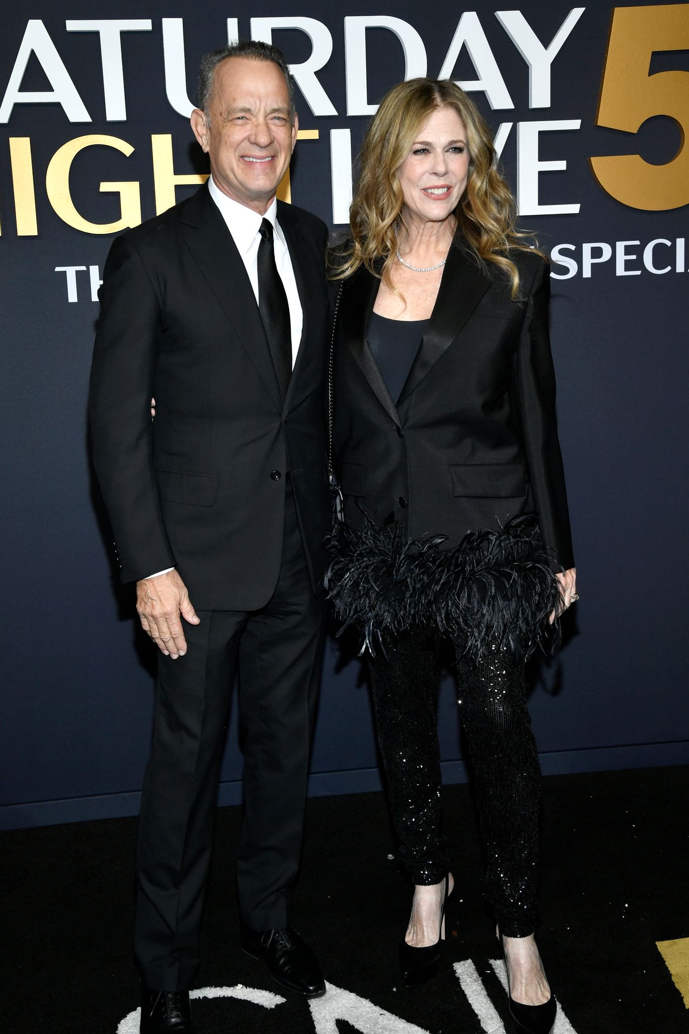 Tom Hanks und seine Frau Rita Wilson auf dem roten Teppich der SNL-Jubiläumsshow.