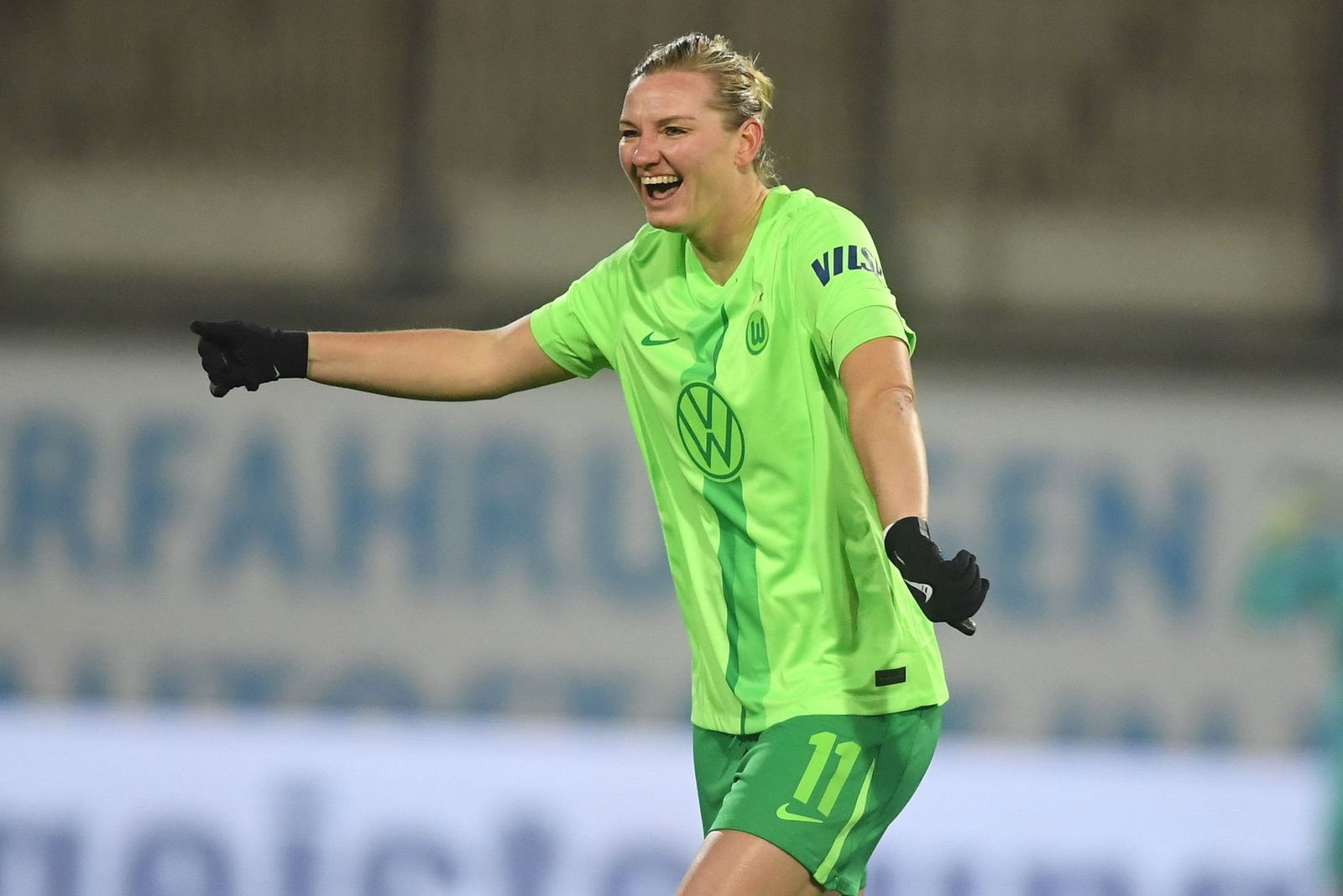 Große Freude: Wolfsburgs Alexandra Popp eröffnet gegen Frankfurt den Torreigen.